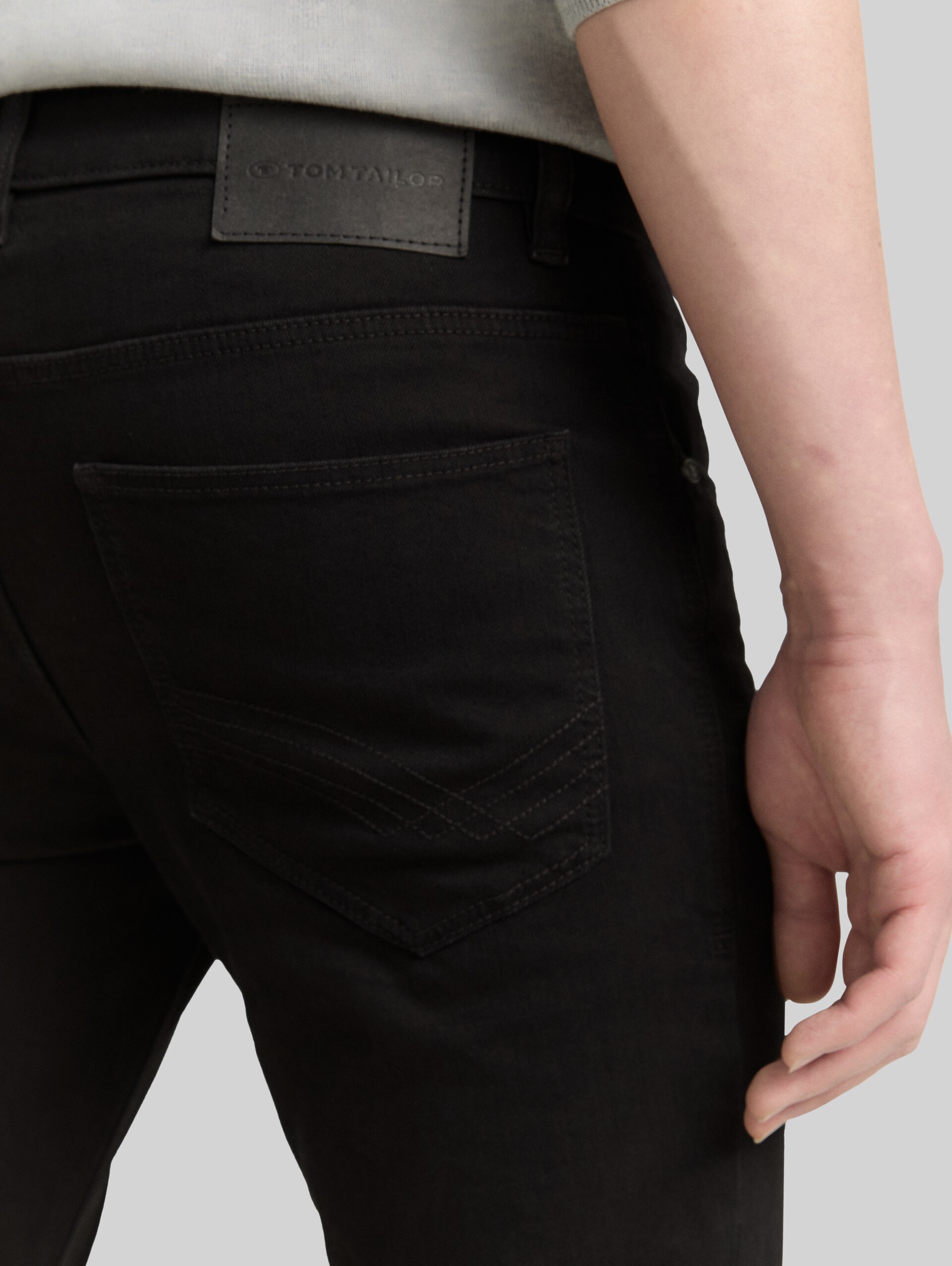 TTTROY SLIM Jeans - black black denim - Detail-Model-Ansicht