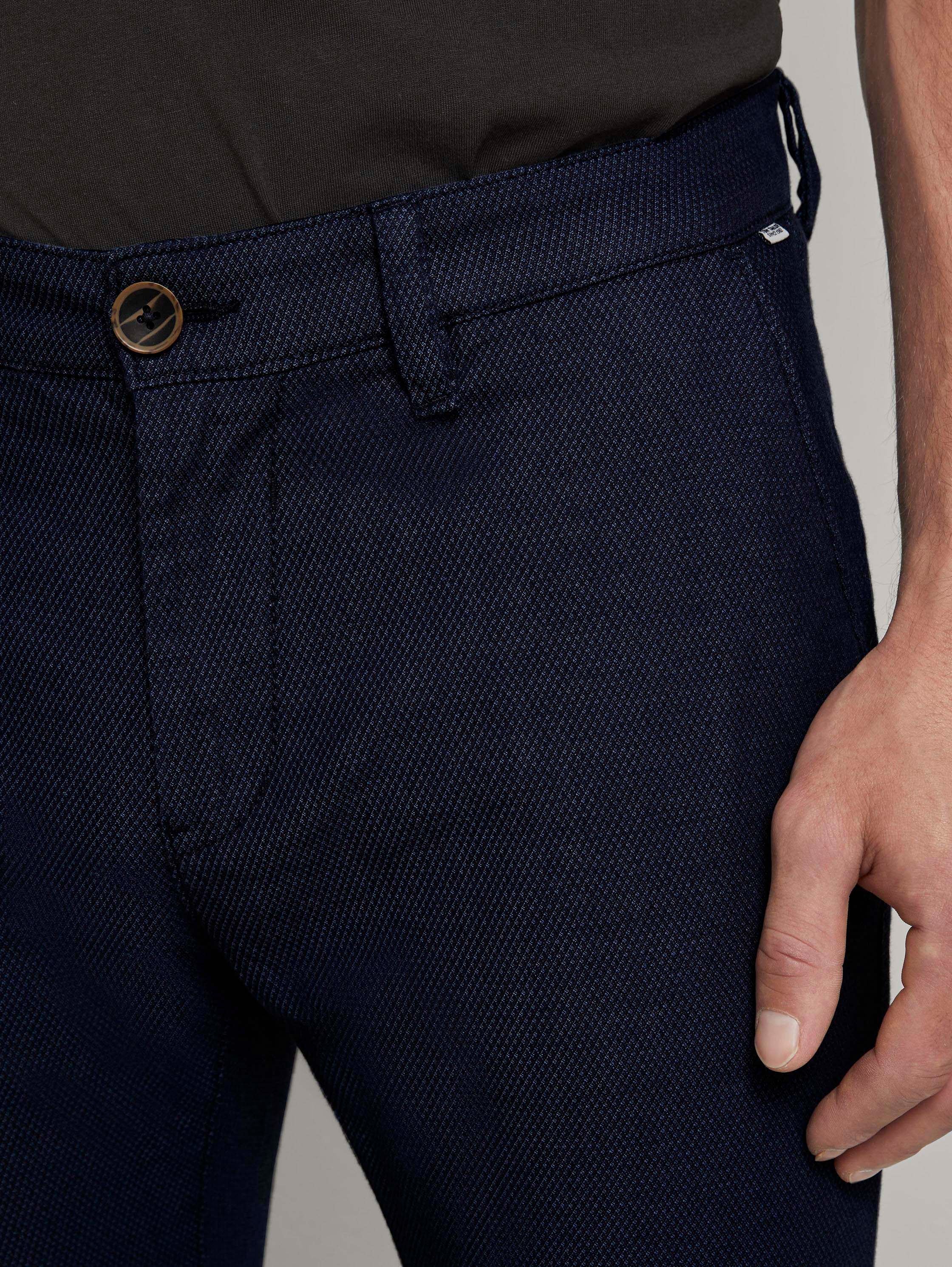 Pantalon chino Tavis Slim texturé avec motif - blue two tone structure - Vue détaillée du modèle
