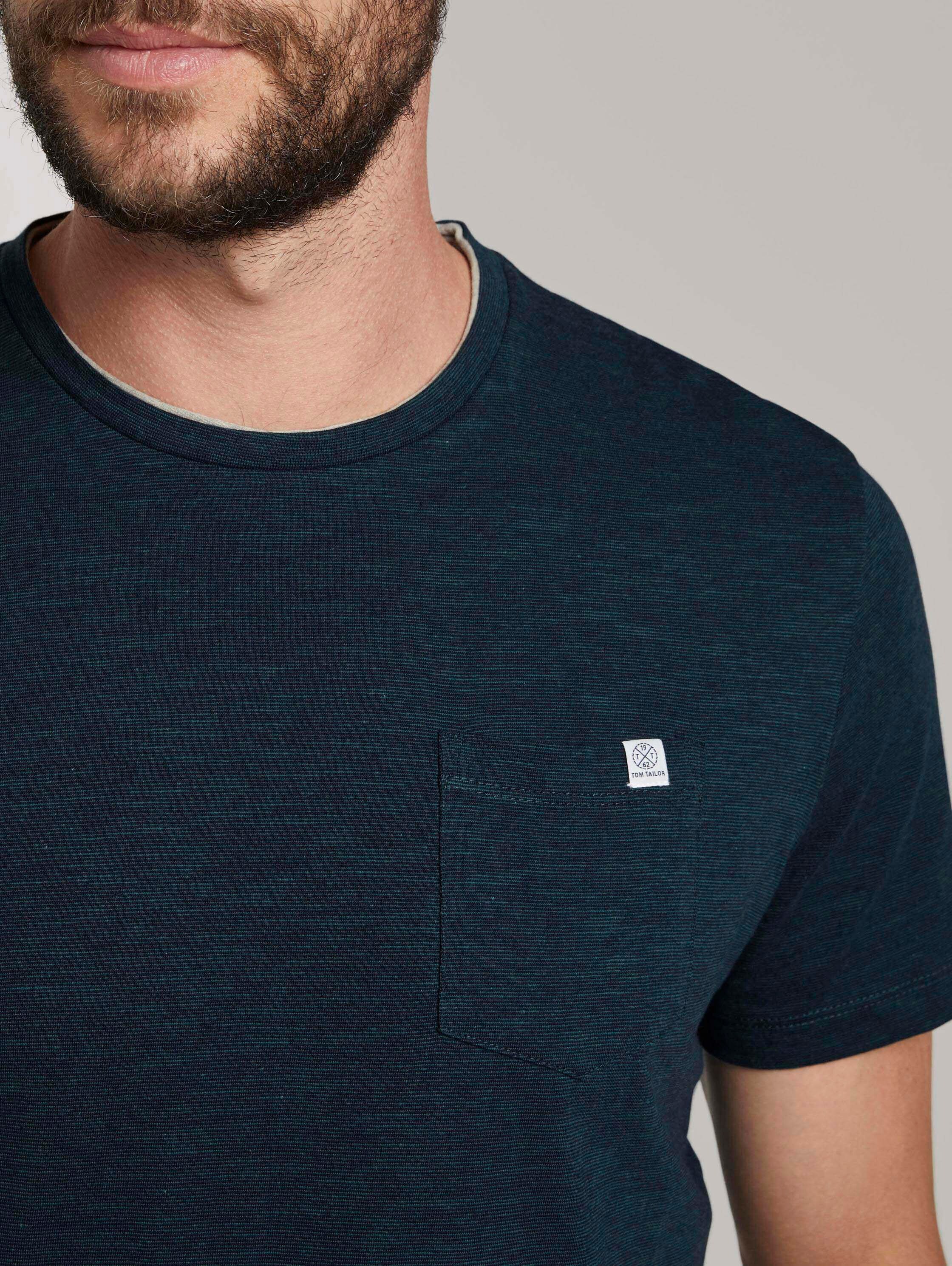 Fein gemustertes T-Shirt mit Brusttasche - 6