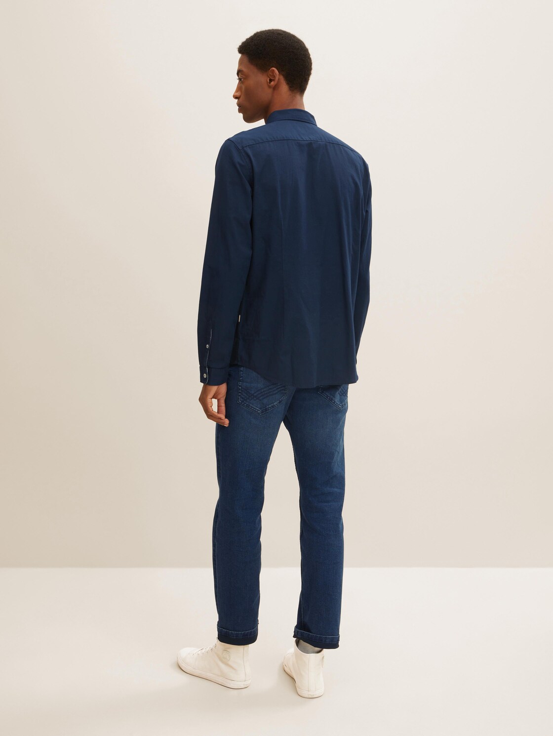 Slim Fit Hemd mit Struktur - Dark Blue - Auschnitt Model-Rückansicht