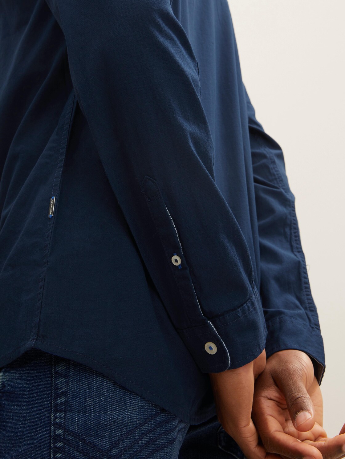 Slim Fit Hemd mit Struktur - Dark Blue - Detail-Model-Ansicht