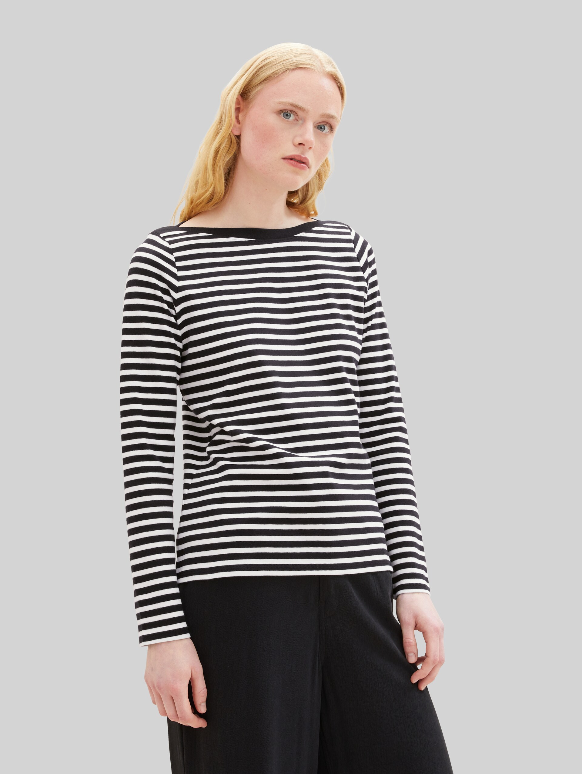 T-shirt à manches longues à rayures - black white stripe - Découpe Vue de face du modèle