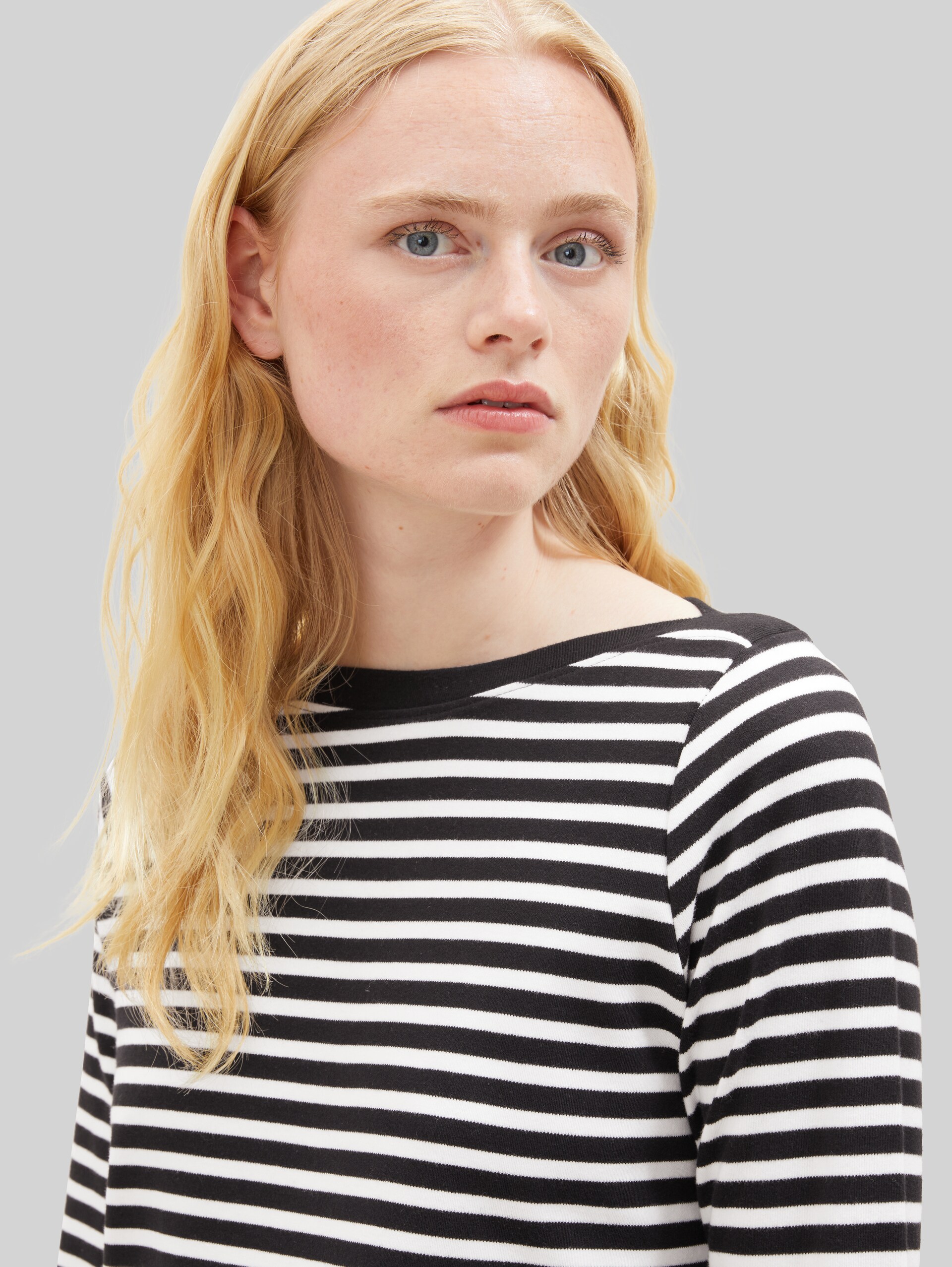 T-shirt à manches longues à rayures - black white stripe - Vue de face du modèle
