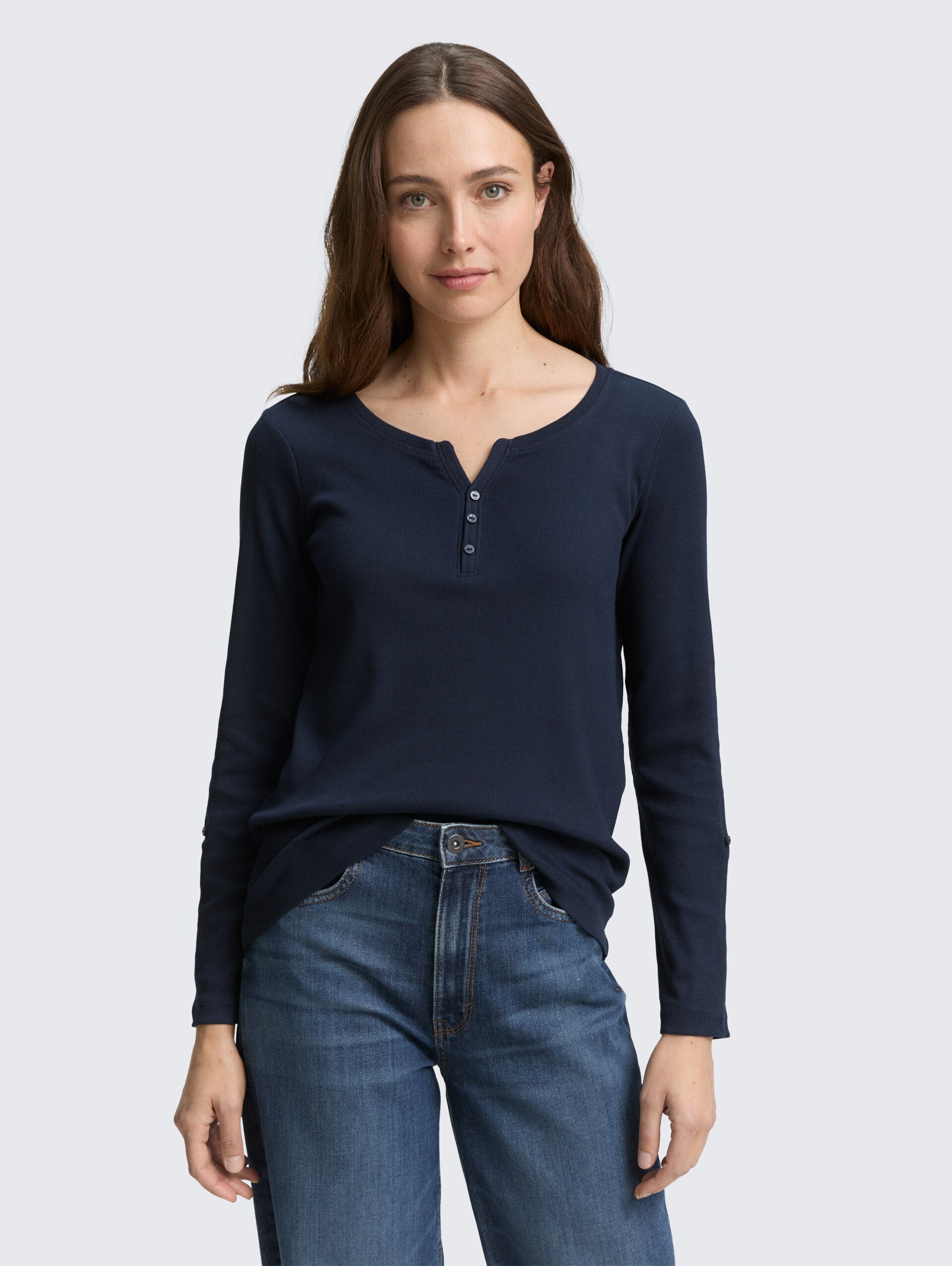 Langarmshirt mit Turn-Up-Funktion - Lunar Eclipse - Ausschnitt Model-Vorderansicht