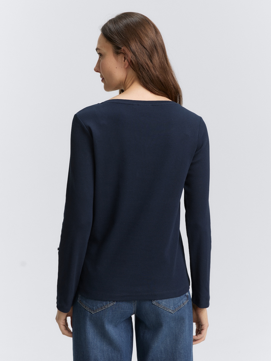 Long-sleeved top with turn-up feature - Lunar Eclipse - Neckline model-back view