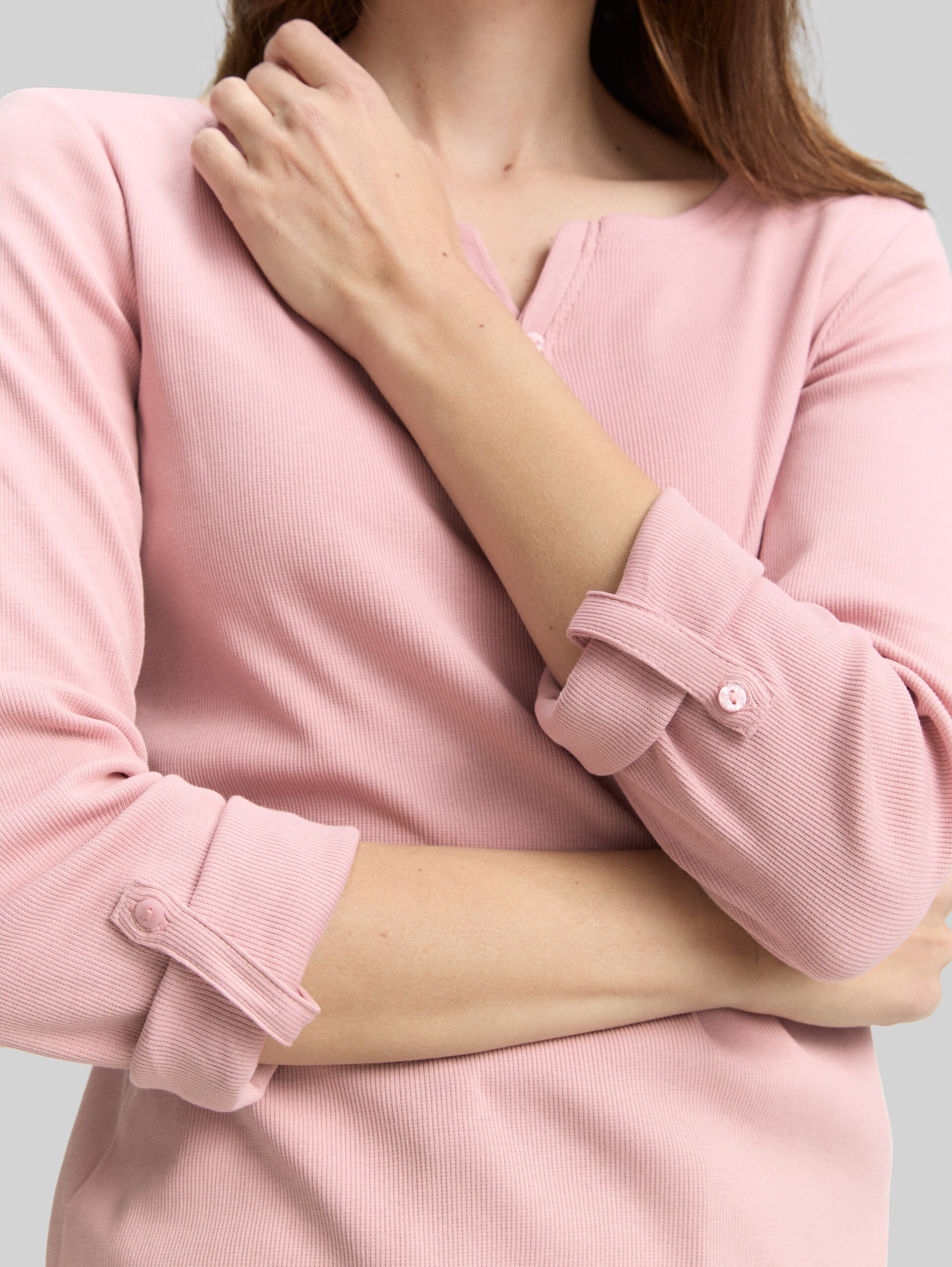 Langarmshirt mit Turn-Up-Funktion - Morning Pink - Detail-Model-Ansicht