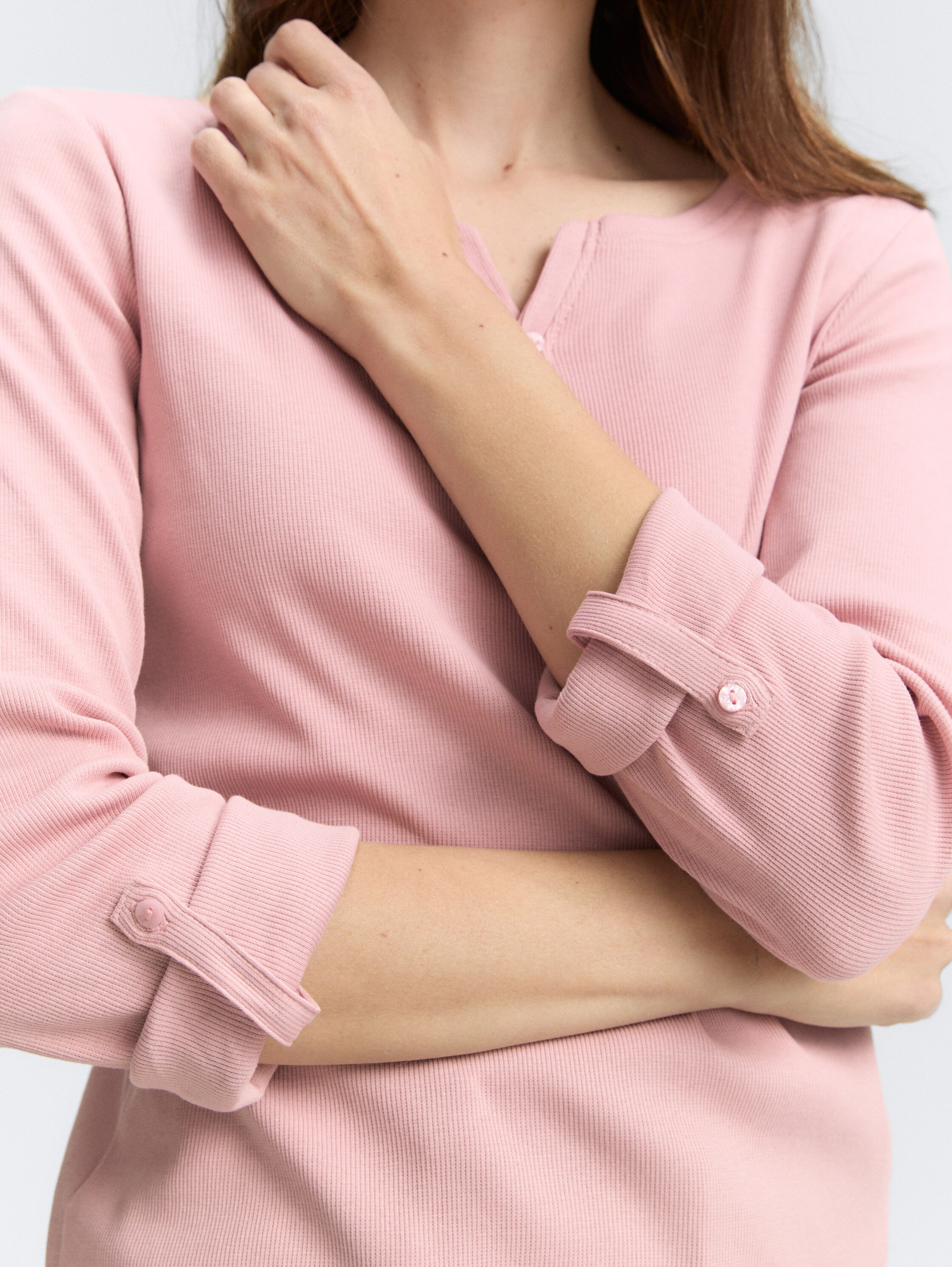 Langarmshirt mit Turn-Up-Funktion - Morning Pink - Detail-Model-Ansicht
