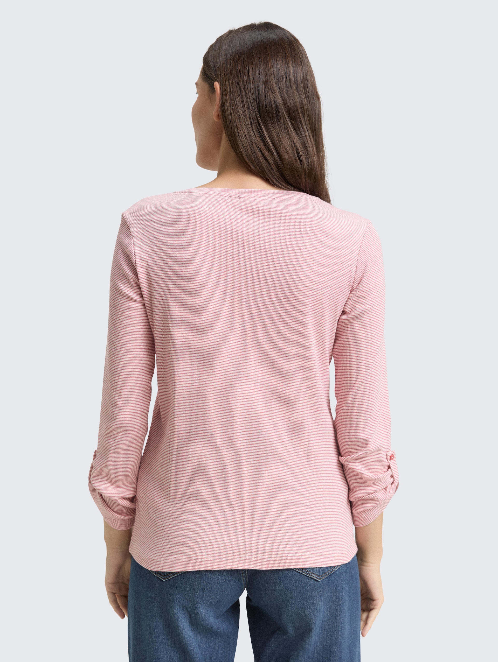 Langarmshirt mit Turn-Up-Funktion - offwhite pink small stripe - Auschnitt Model-Rückansicht