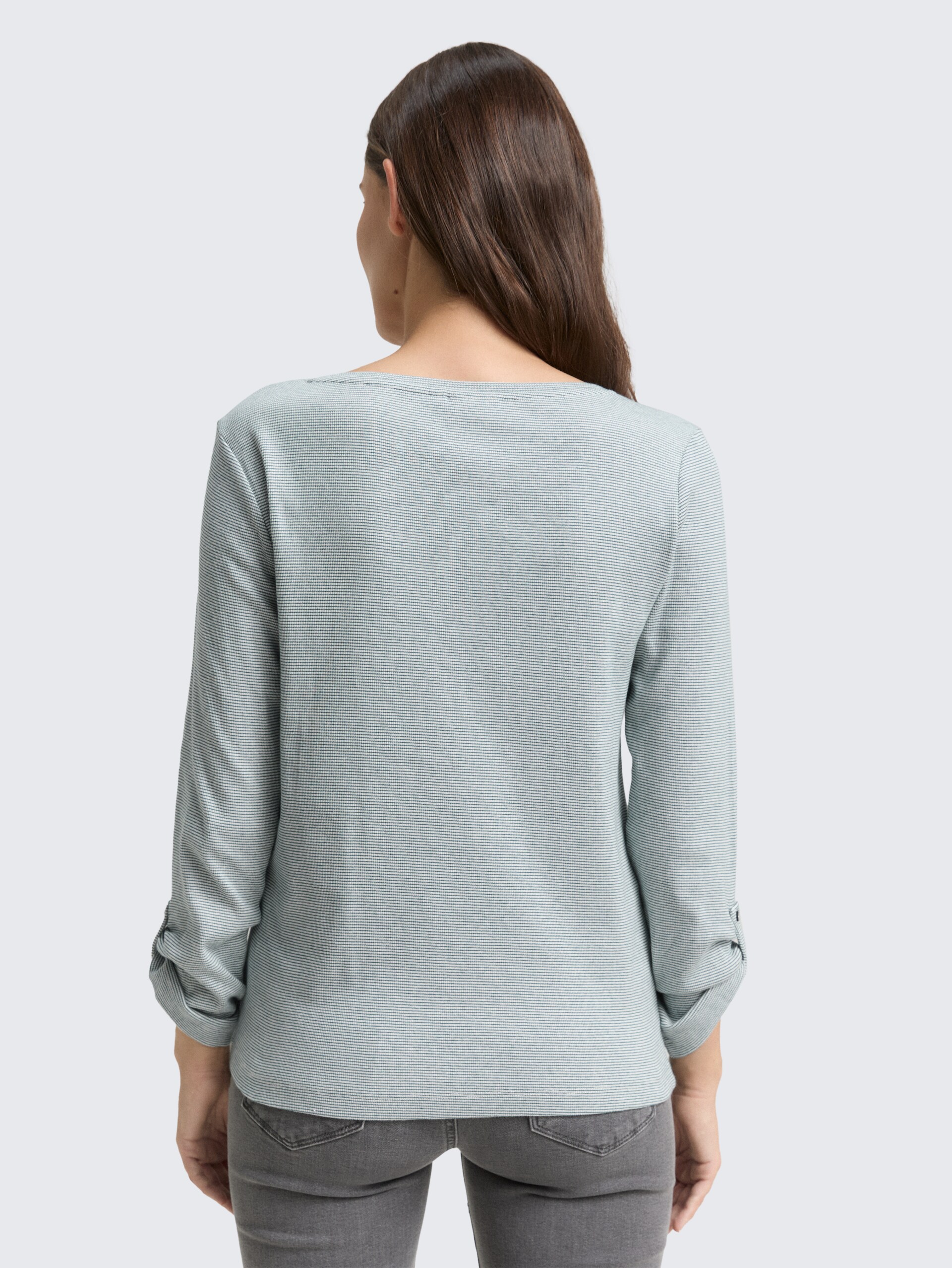 Langarmshirt mit Turn-Up-Funktion - green offwhite small stripe - Auschnitt Model-Rückansicht