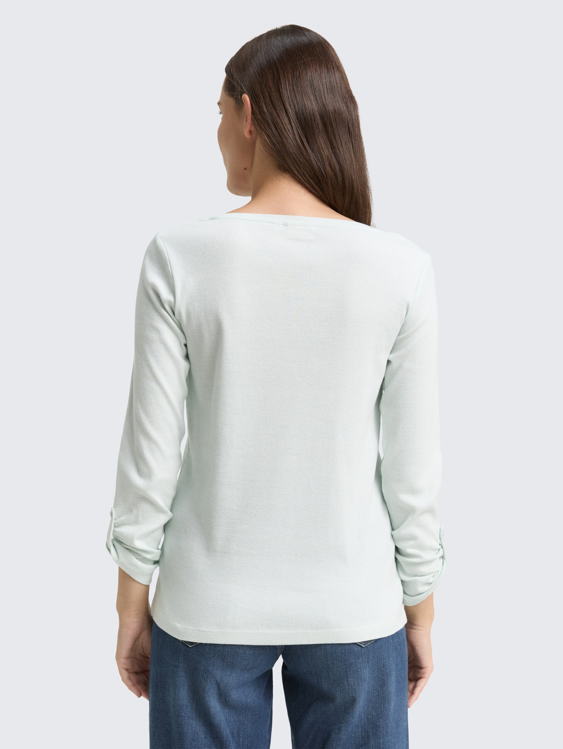 Langarmshirt mit Turn-Up-Funktion - offwhite mint small stripe - Auschnitt Model-Rückansicht