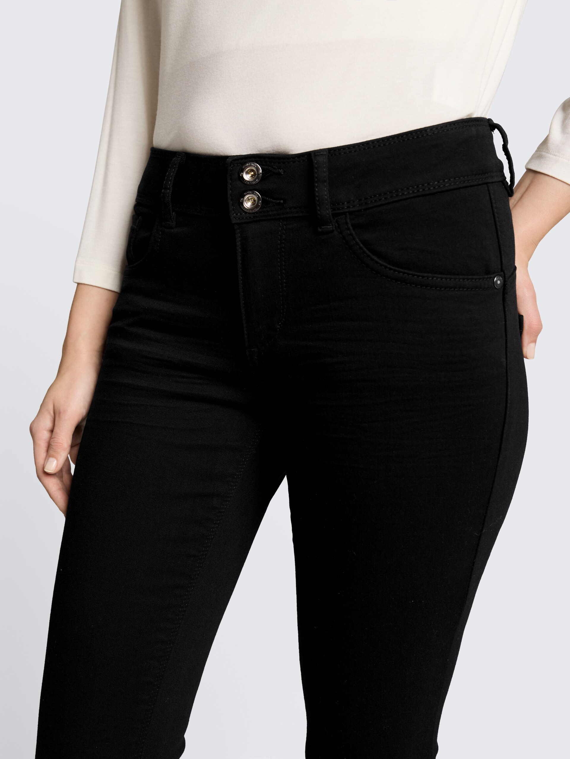 TTALEXA SKINNY Jeans - black black denim - Detail-Model-Ansicht