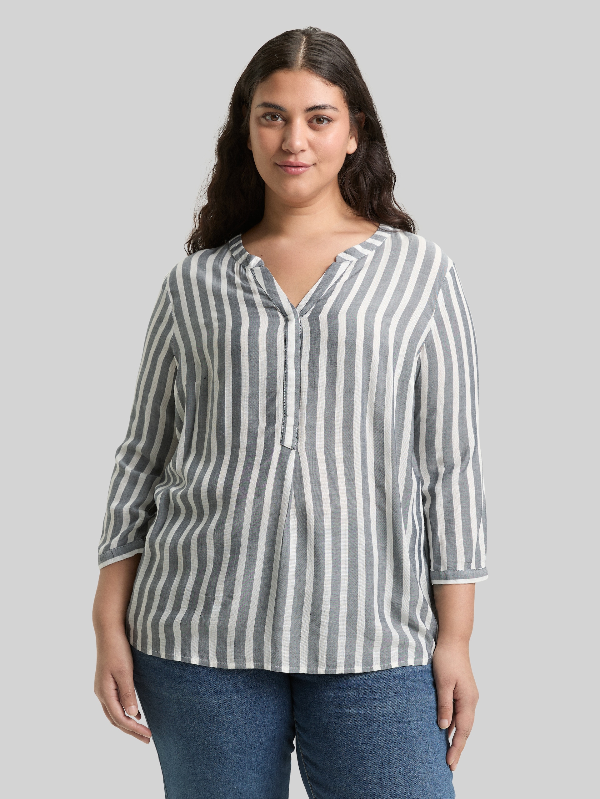Plus Size - Striped Henley top - offwhite navy vertical stripe - Neckline model front view