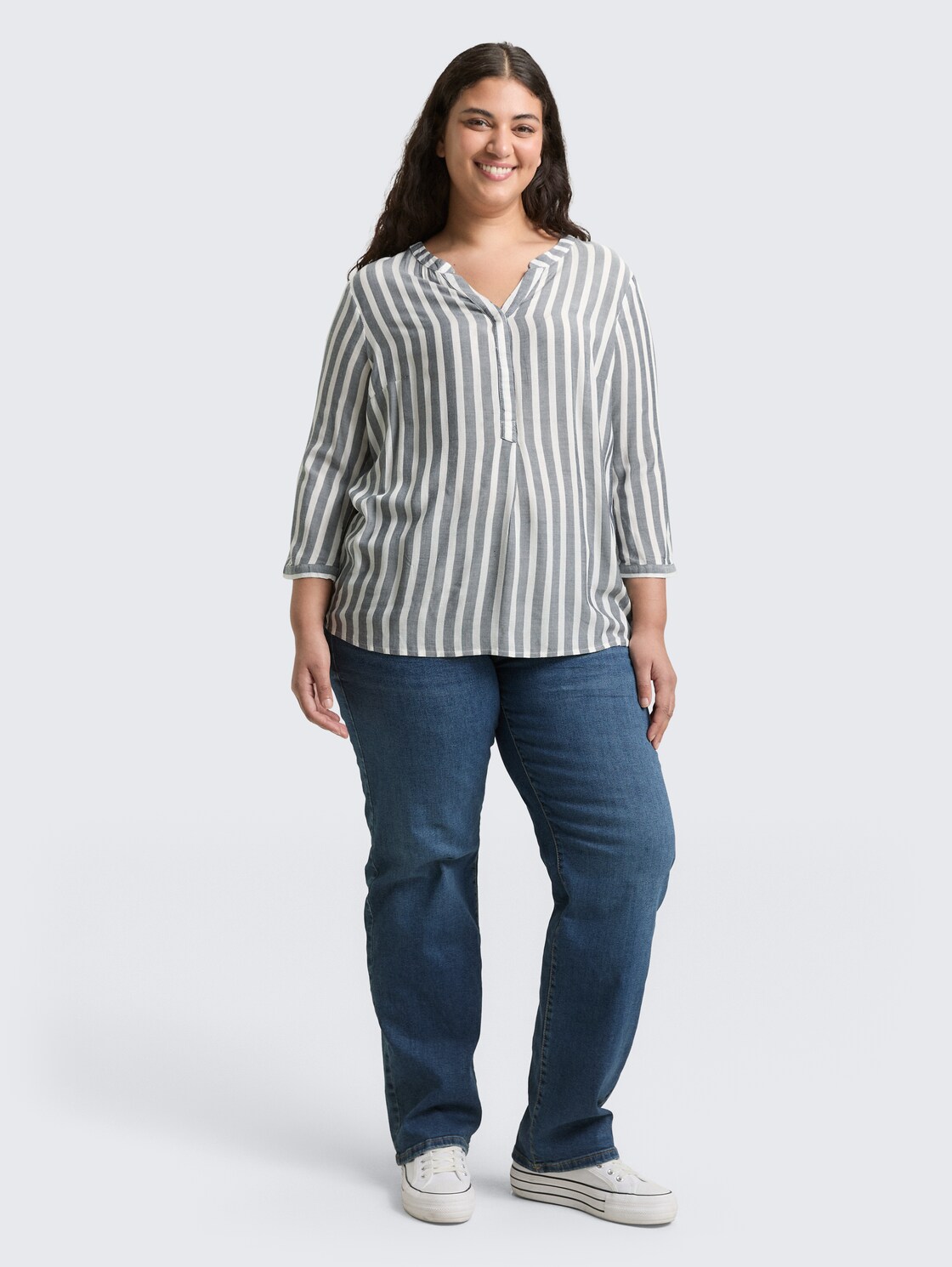 Plus Size - Henleybluse mit Streifenmuster - offwhite navy vertical stripe - Model-Vorderansicht