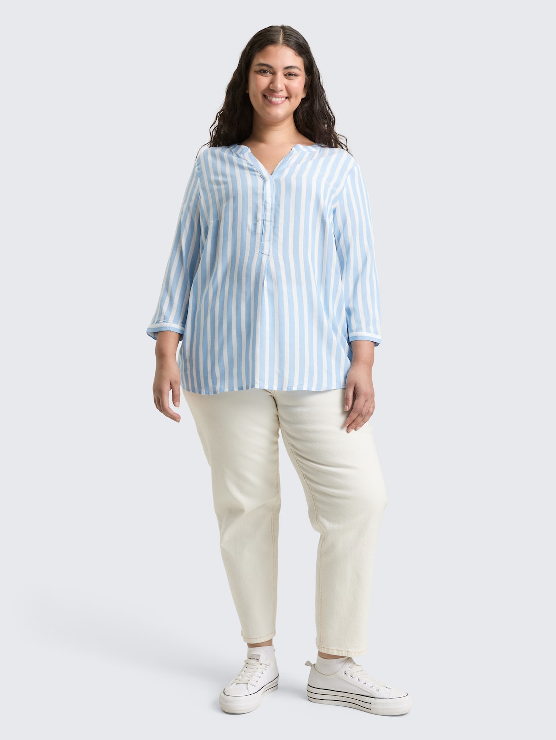 Plus Size - Henleybluse mit Streifenmuster - bleu white stripe - Model-Vorderansicht