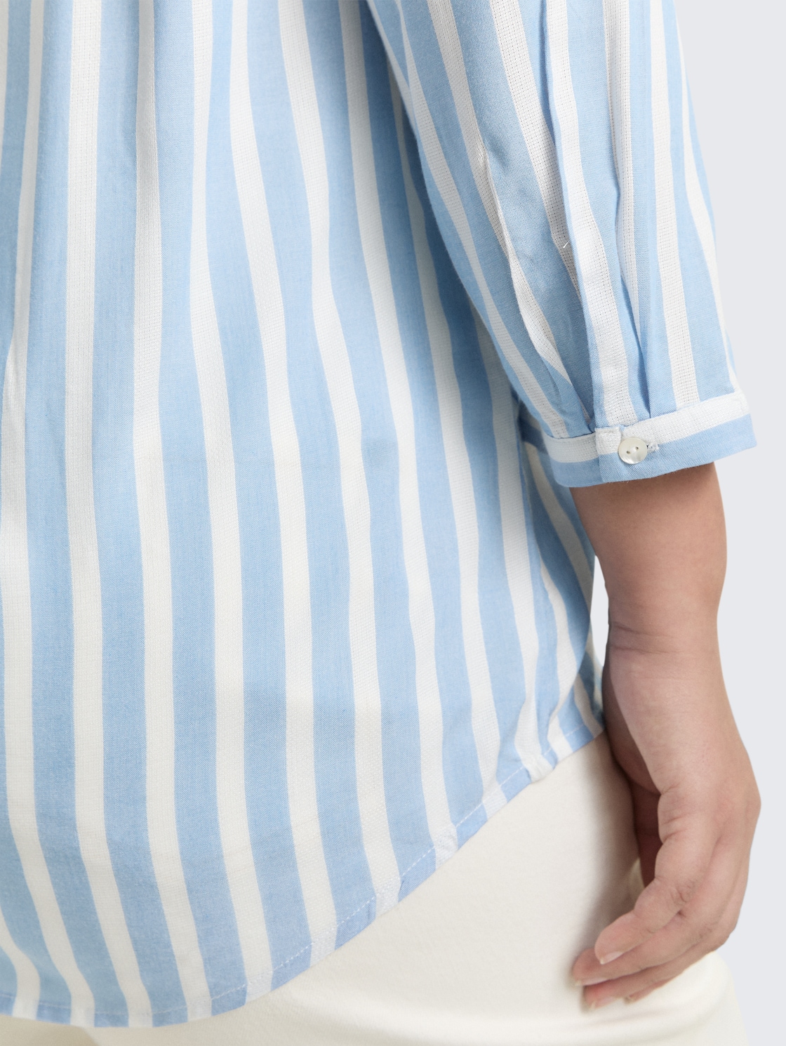 Plus Size - Henleybluse mit Streifenmuster - bleu white stripe - Detail-Model-Ansicht