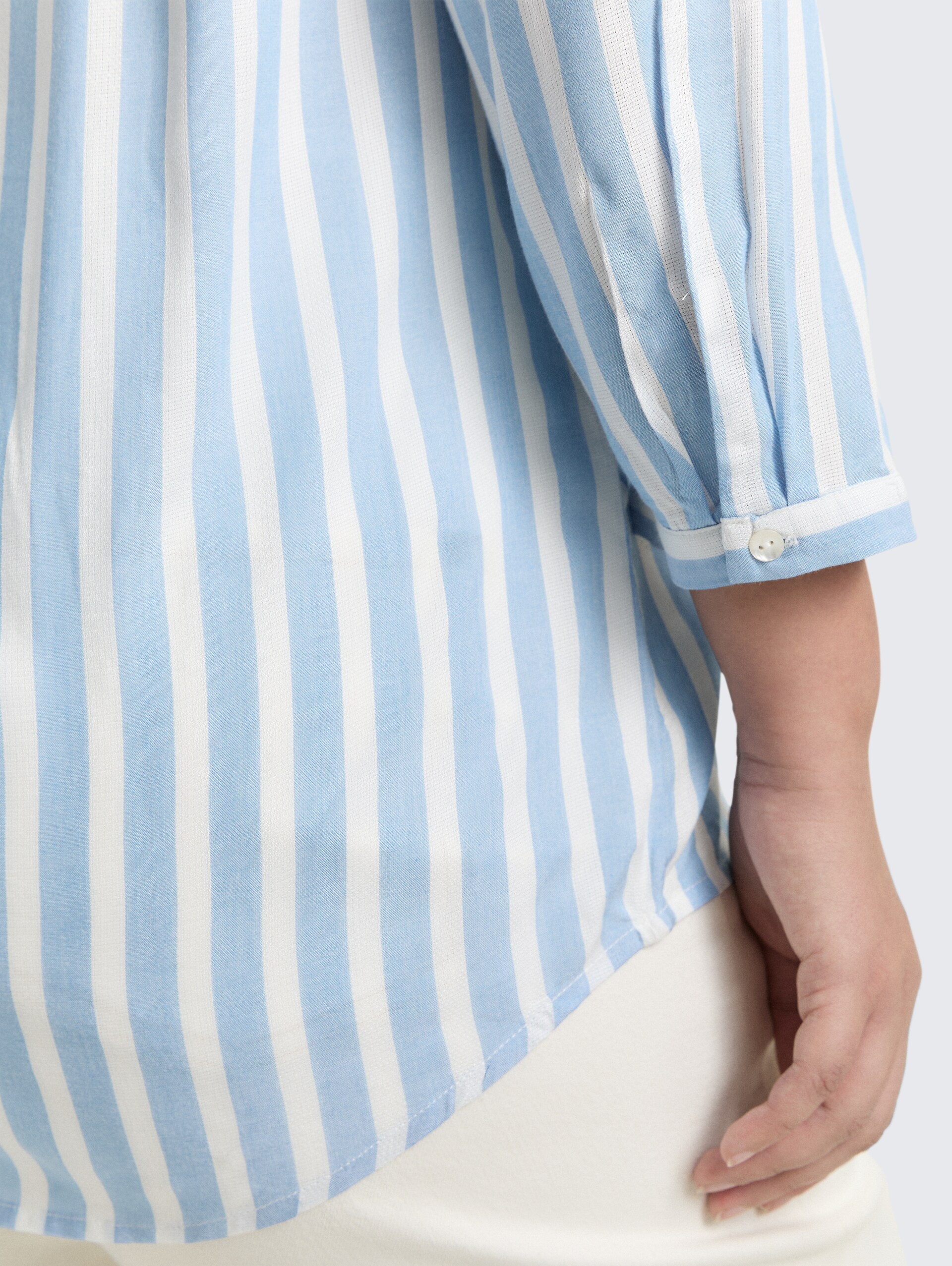 Plus Size - Henleybluse mit Streifenmuster - bleu white stripe - Detail-Model-Ansicht