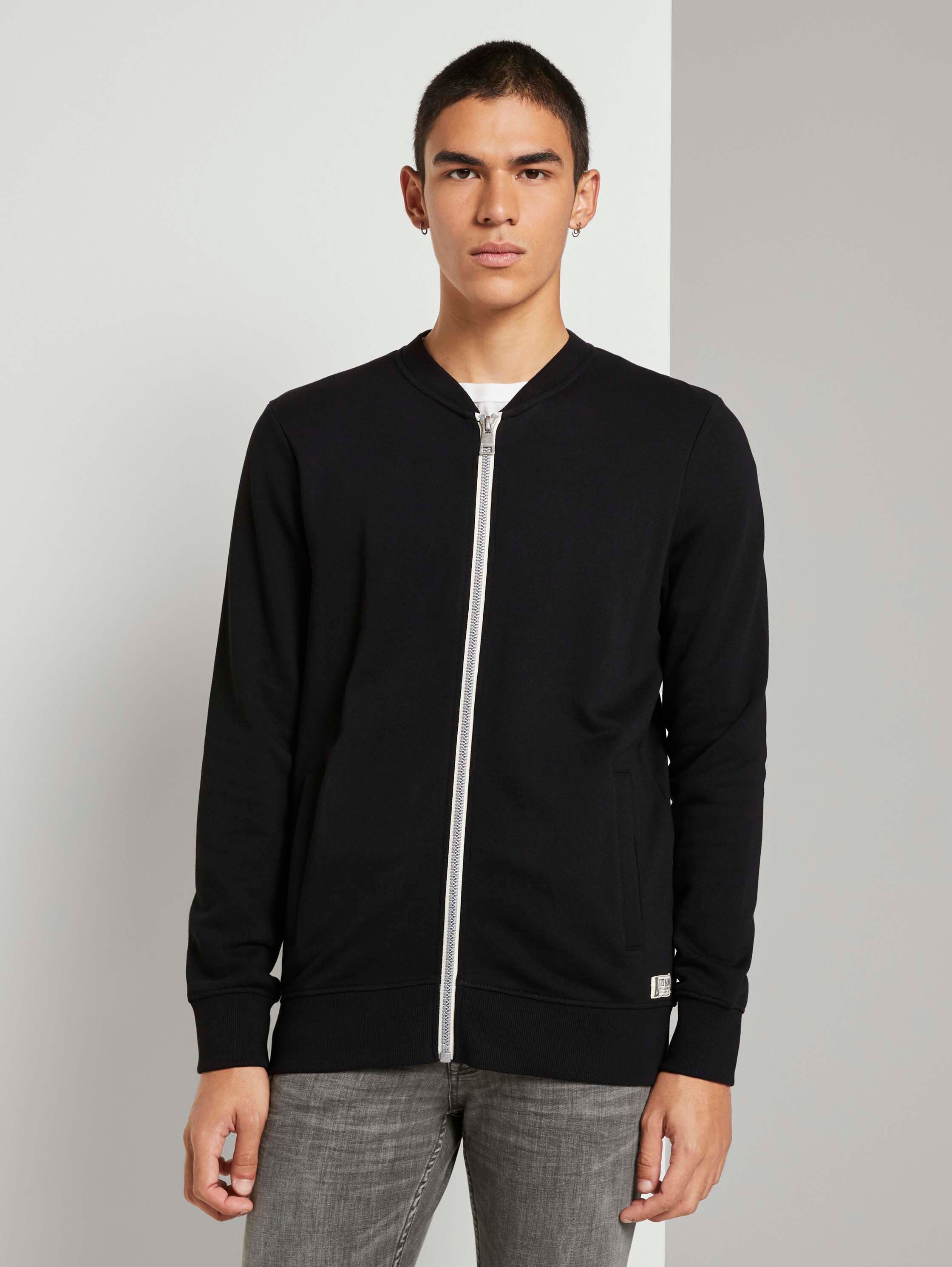 Basic Bomber Sweatjacke - Black - Ausschnitt Model-Vorderansicht