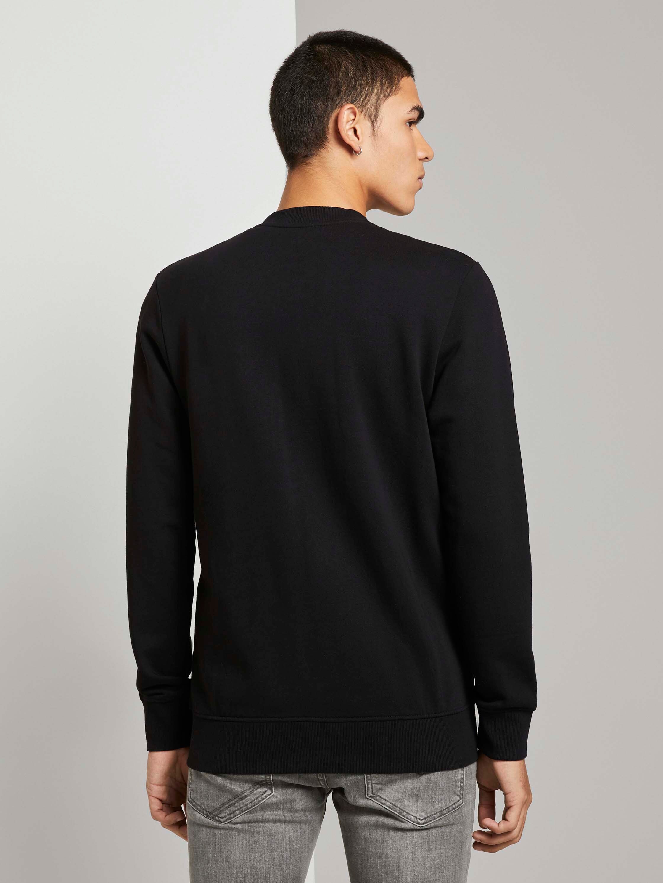 Basic Bomber Sweatjacke - Black - Auschnitt Model-Rückansicht