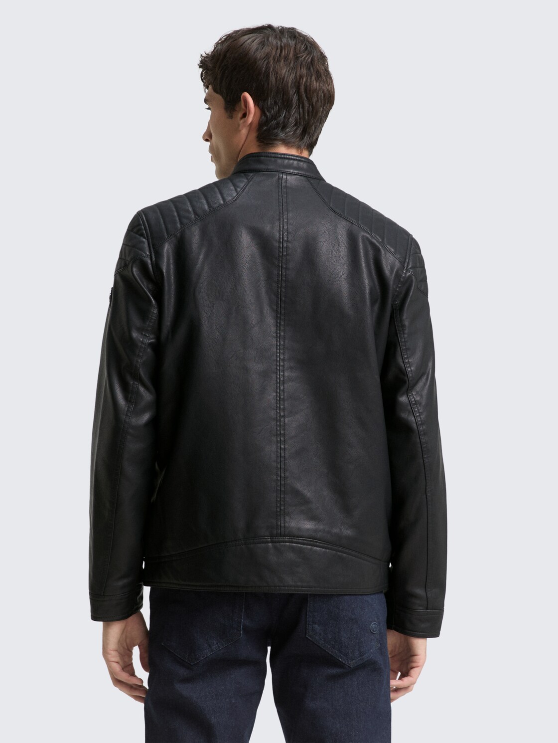 Bikerjacke aus Kunstleder - Black - Model-Rückansicht