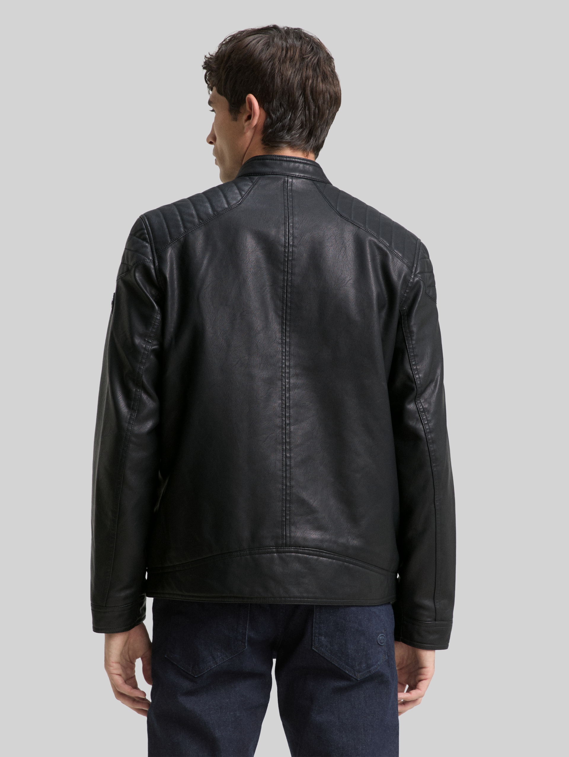 Bikerjacke aus Kunstleder - Black - Model-Rückansicht