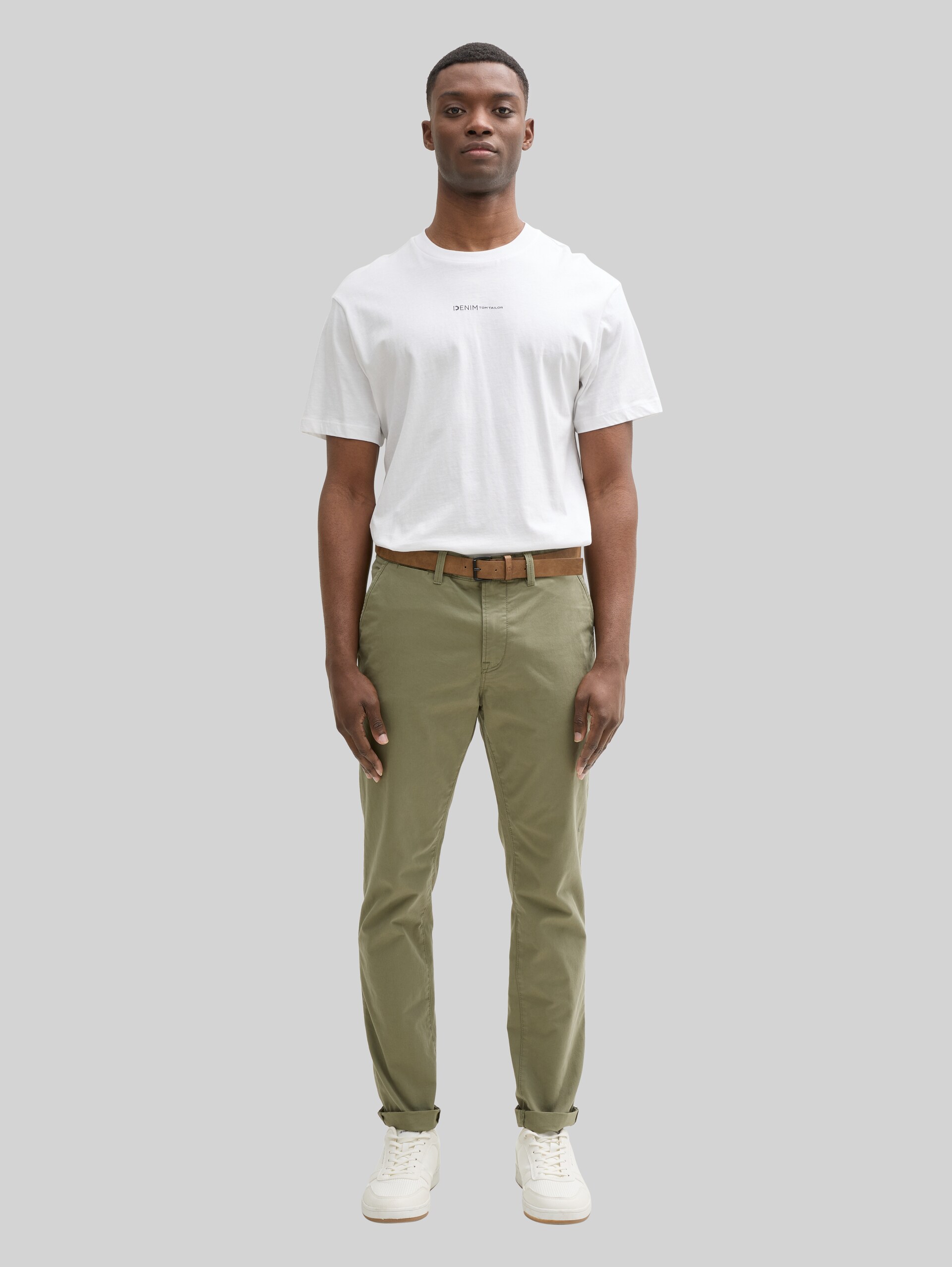 Slim-fit chinos with belt - tree moss green - Model front view