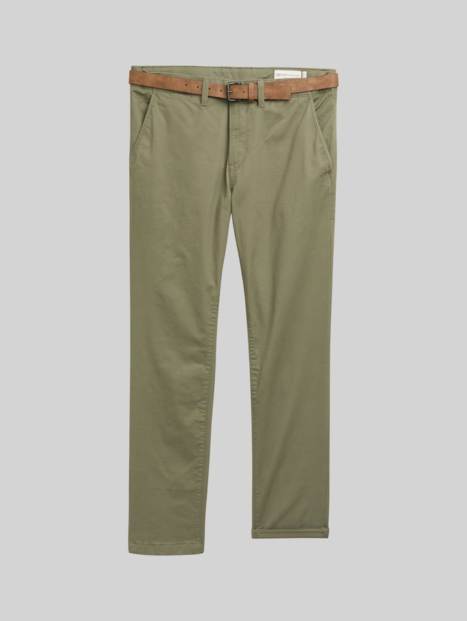 Slim Chino Hose mit Gürtel von Denim Male, tree moss green