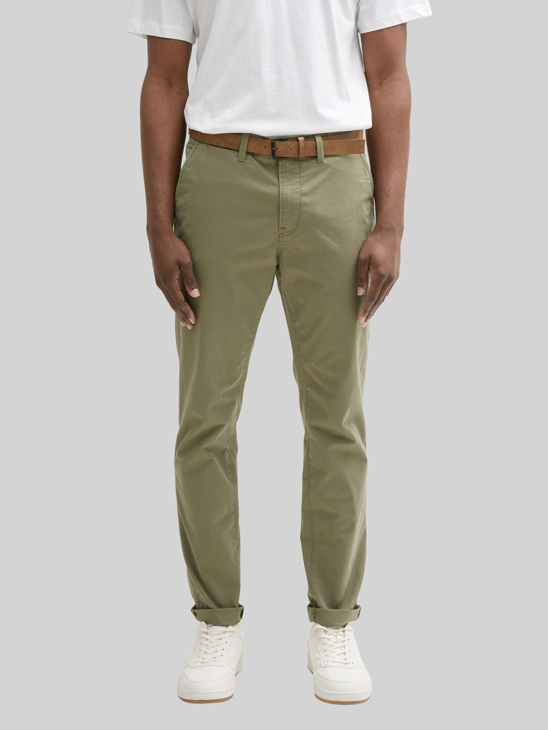Slim-fit chinos with belt - tree moss green - Neckline model front view