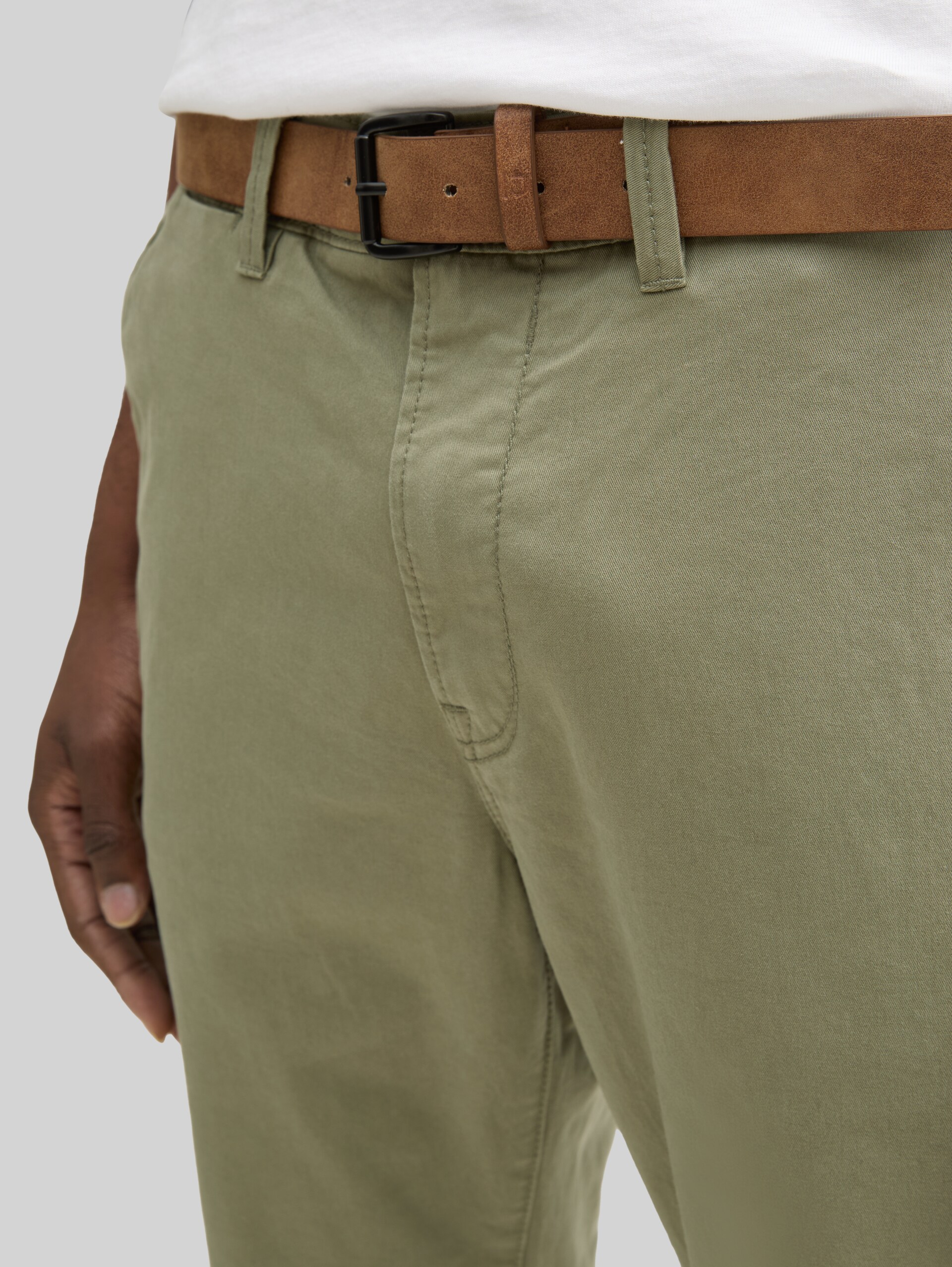 Slim-fit chinos with belt - tree moss green - Detail model view