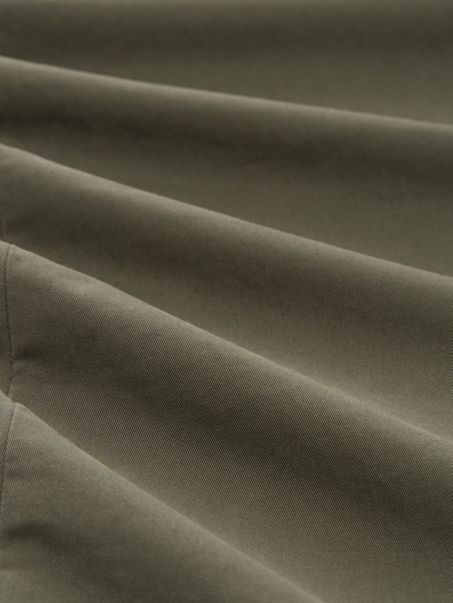 Slim-fit chino met riem - urban olive green - Materiaalweergave
