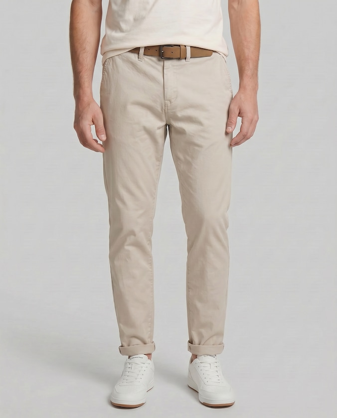 Slim Chino Hose mit Gürtel von Denim Male, cloud grey