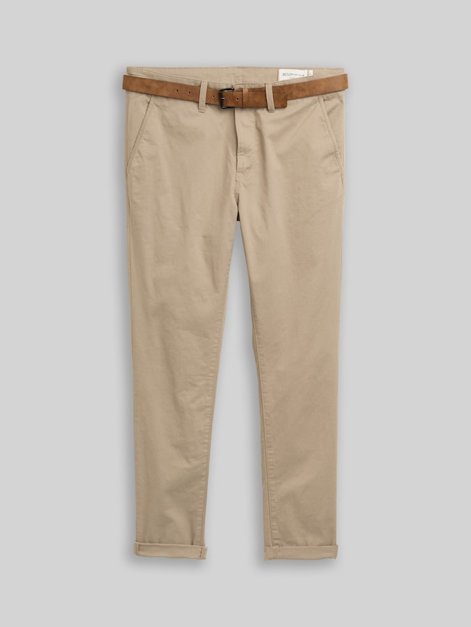 Pantalon chino slim avec ceinture par Denim Male, roasted nut brown