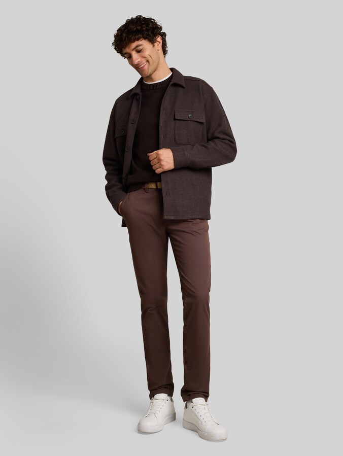 Pantalon chino slim avec ceinture par Denim Male, cool dark brown