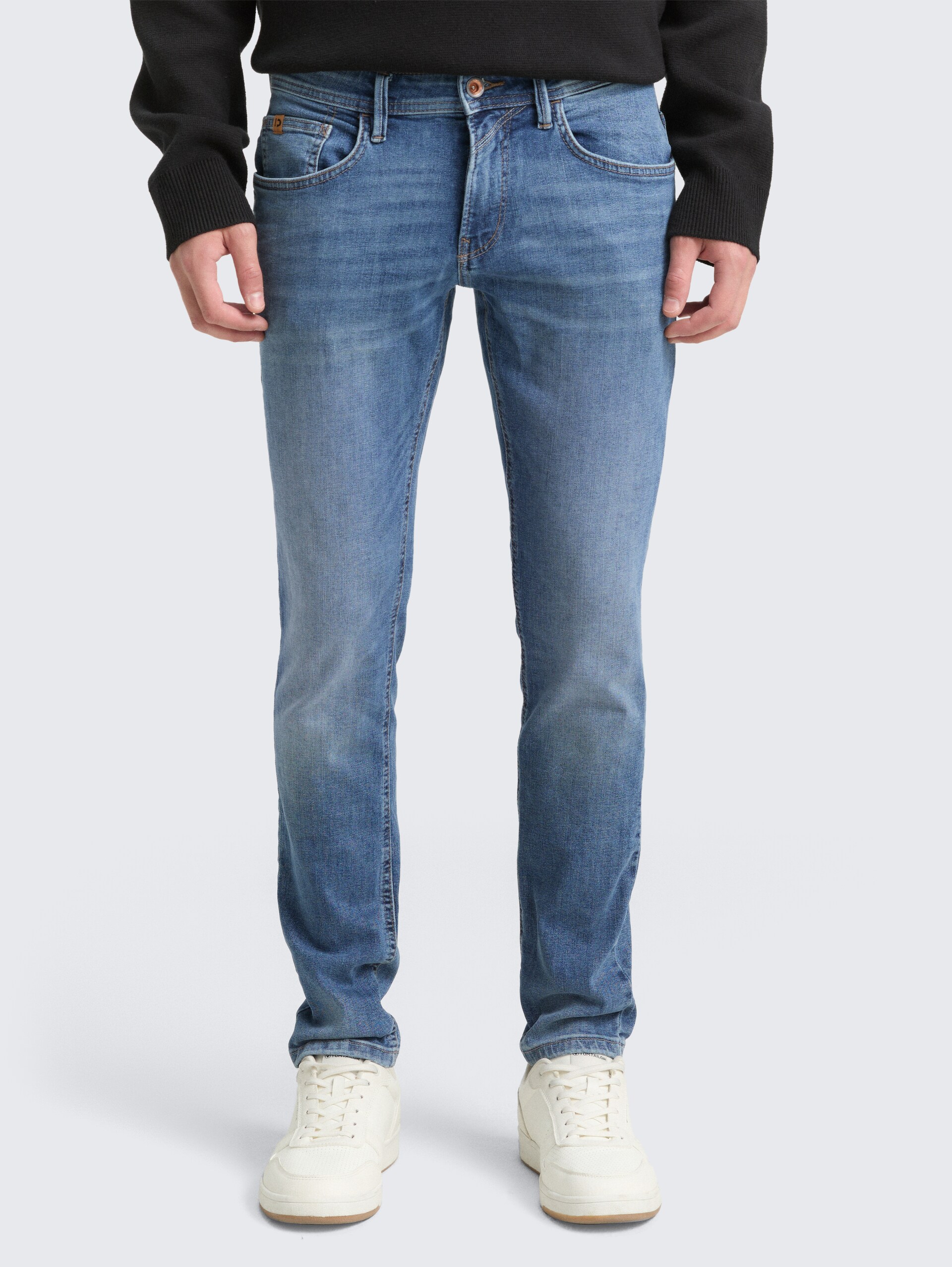 TTCULVER SKINNY Jeans - Used Light Stone Blue Denim - Ausschnitt Model-Vorderansicht