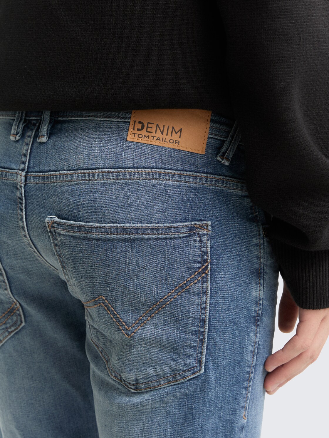 TTCULVER SKINNY Jeans - Used Light Stone Blue Denim - Detail-Model-Ansicht