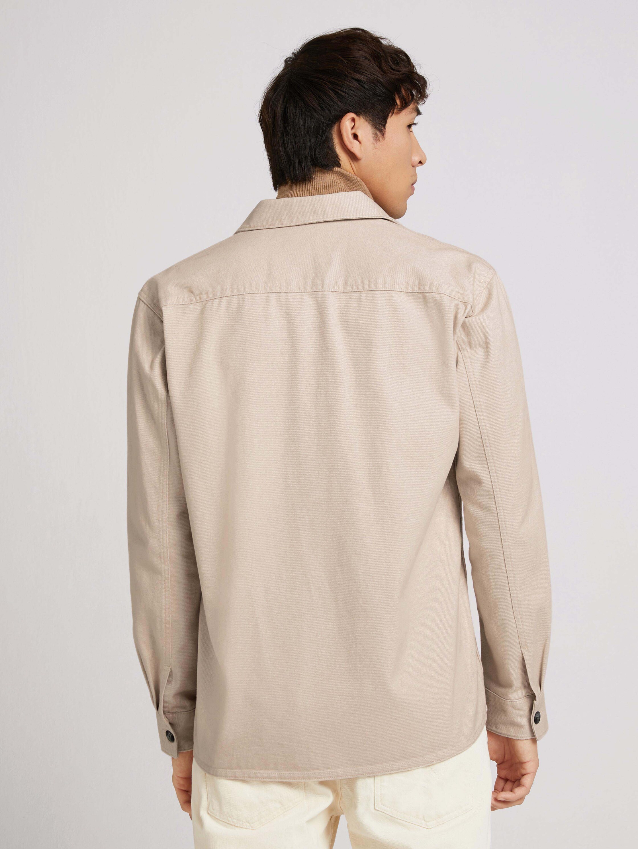 Surchemise basique - Light Cashew Beige - Découpe Vue arrière du modèle