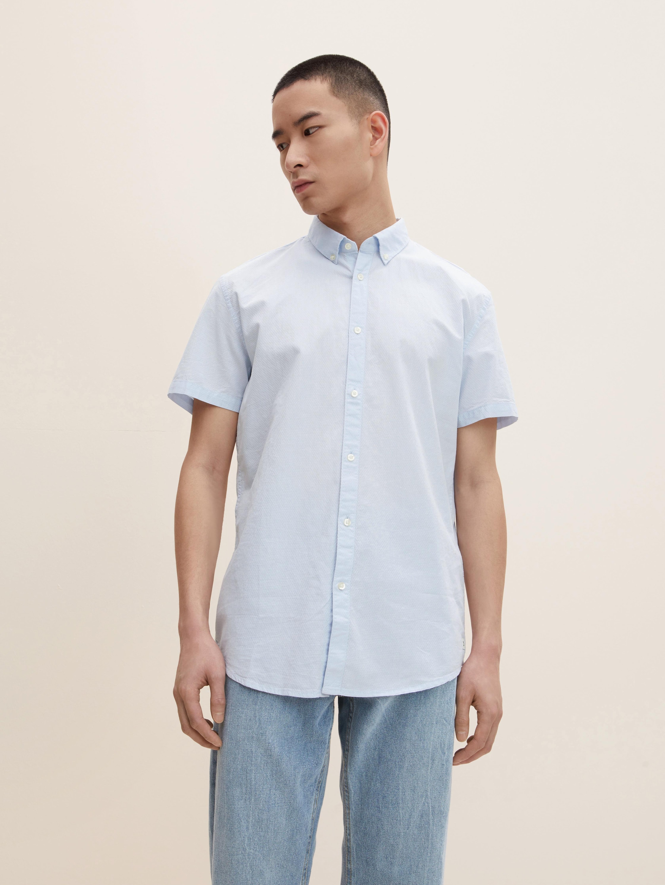 Slim Fit Kurzarmhemd mit Struktur - light blue circle structure - Ausschnitt Model-Vorderansicht