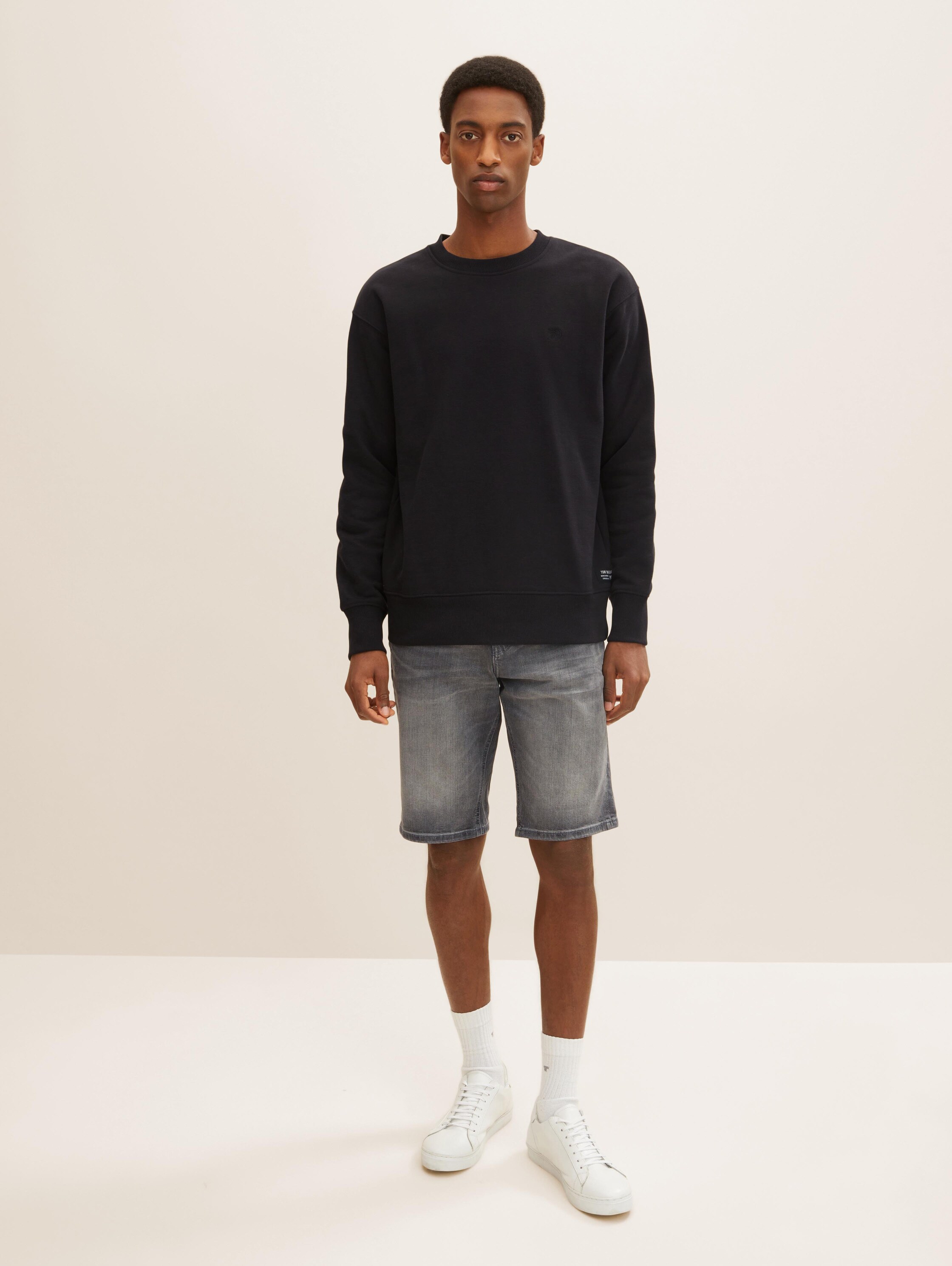 TTJOSH Regular Slim Jeans Shorts - clean mid stone grey denim - Model-Vorderansicht