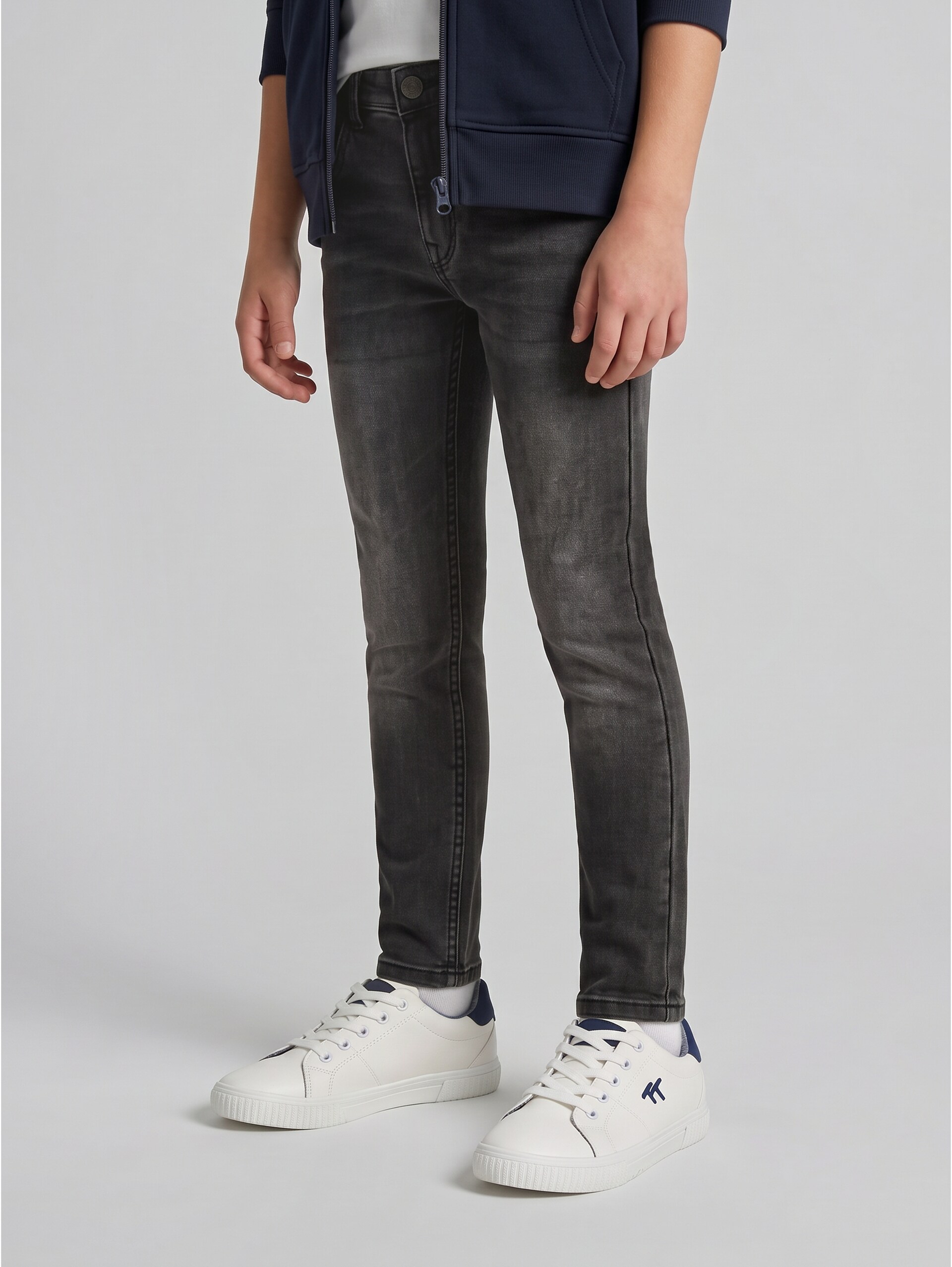 MATT SKINNY-jeans - clean mid stone black denim - Nek model vooraanzicht