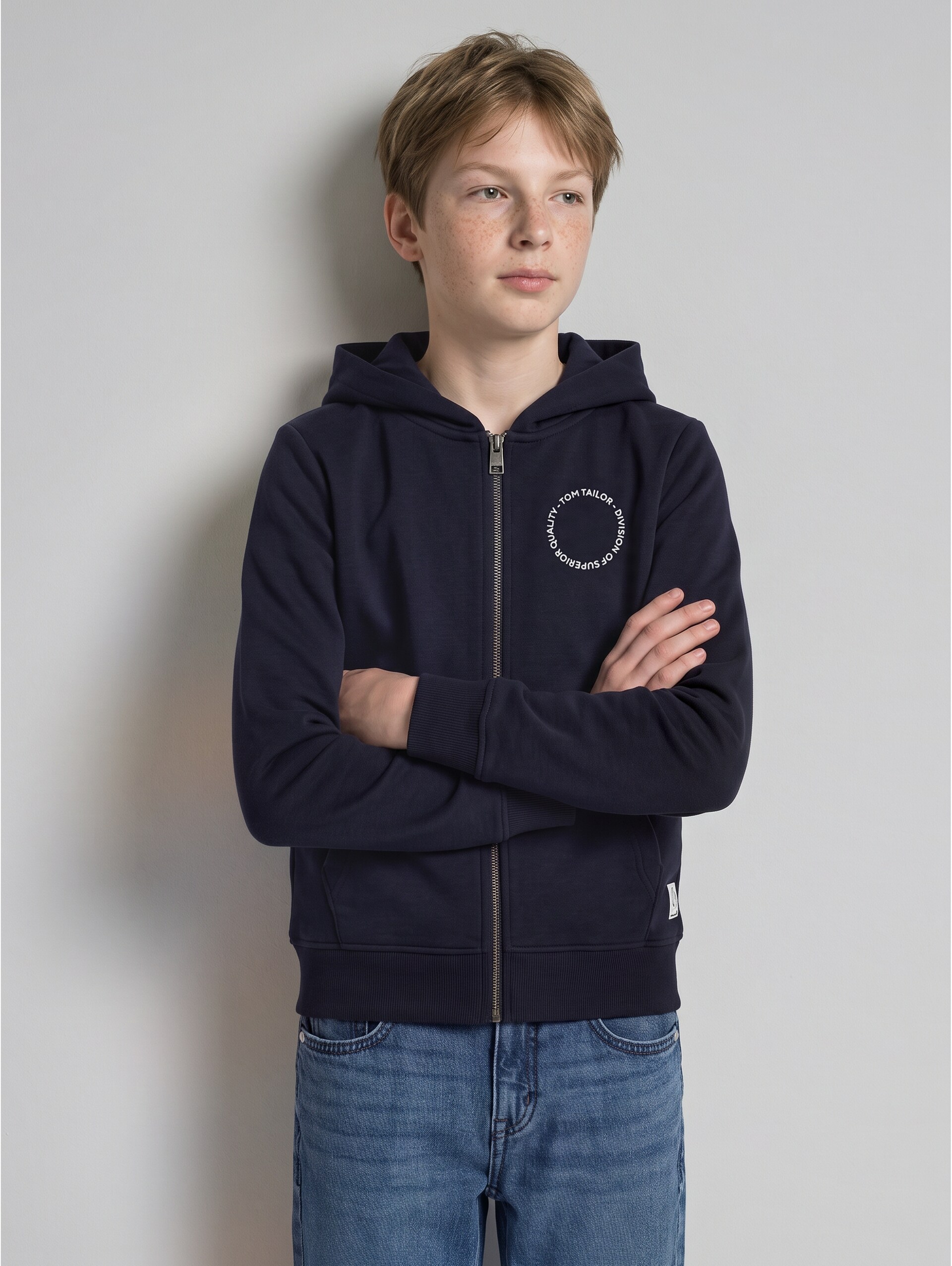 Hoodie sweatjack met print - sky captain blue - Nek model vooraanzicht