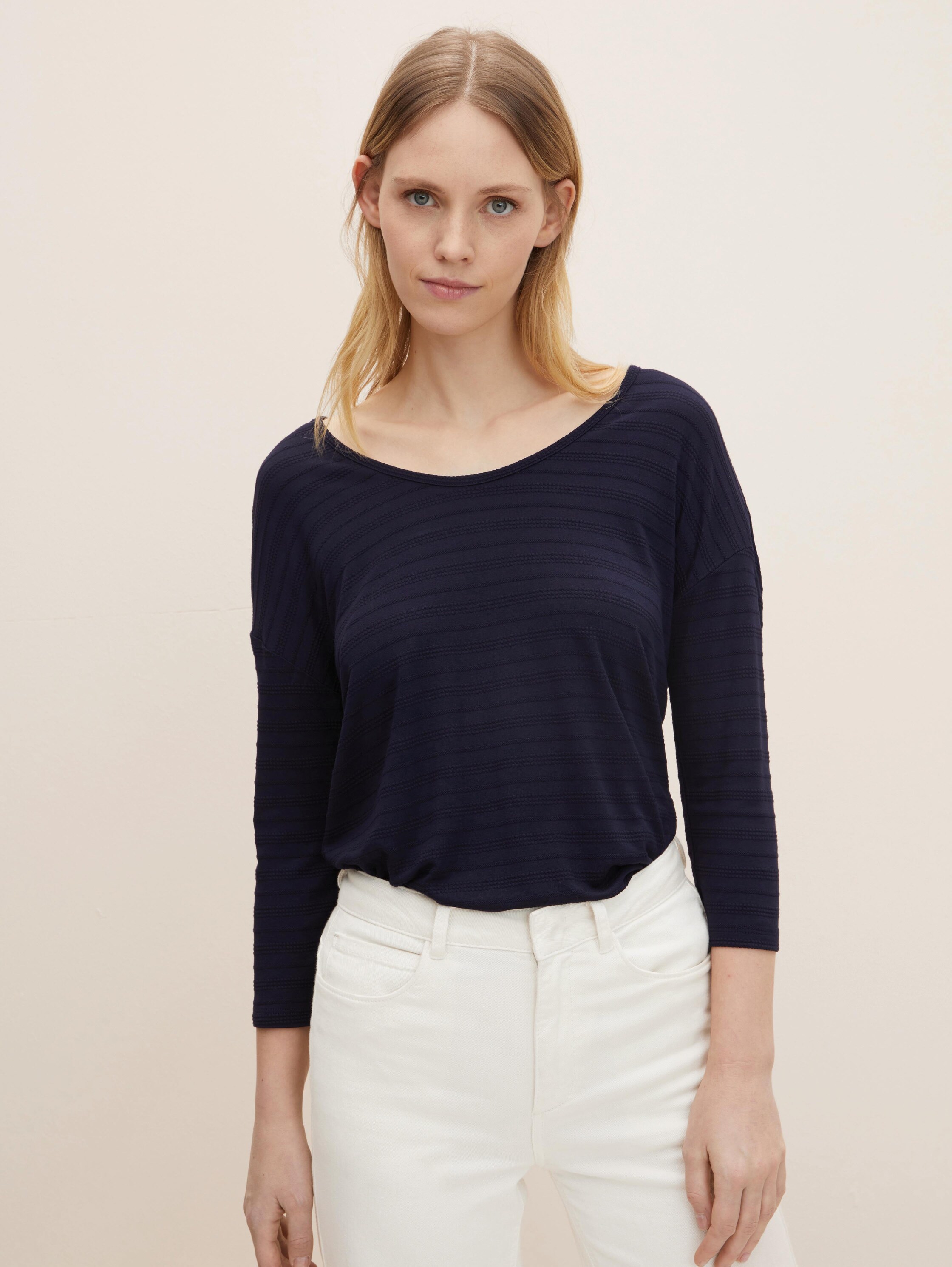 Shirt met 3/4 mouw - sky captain blue - Nek model vooraanzicht