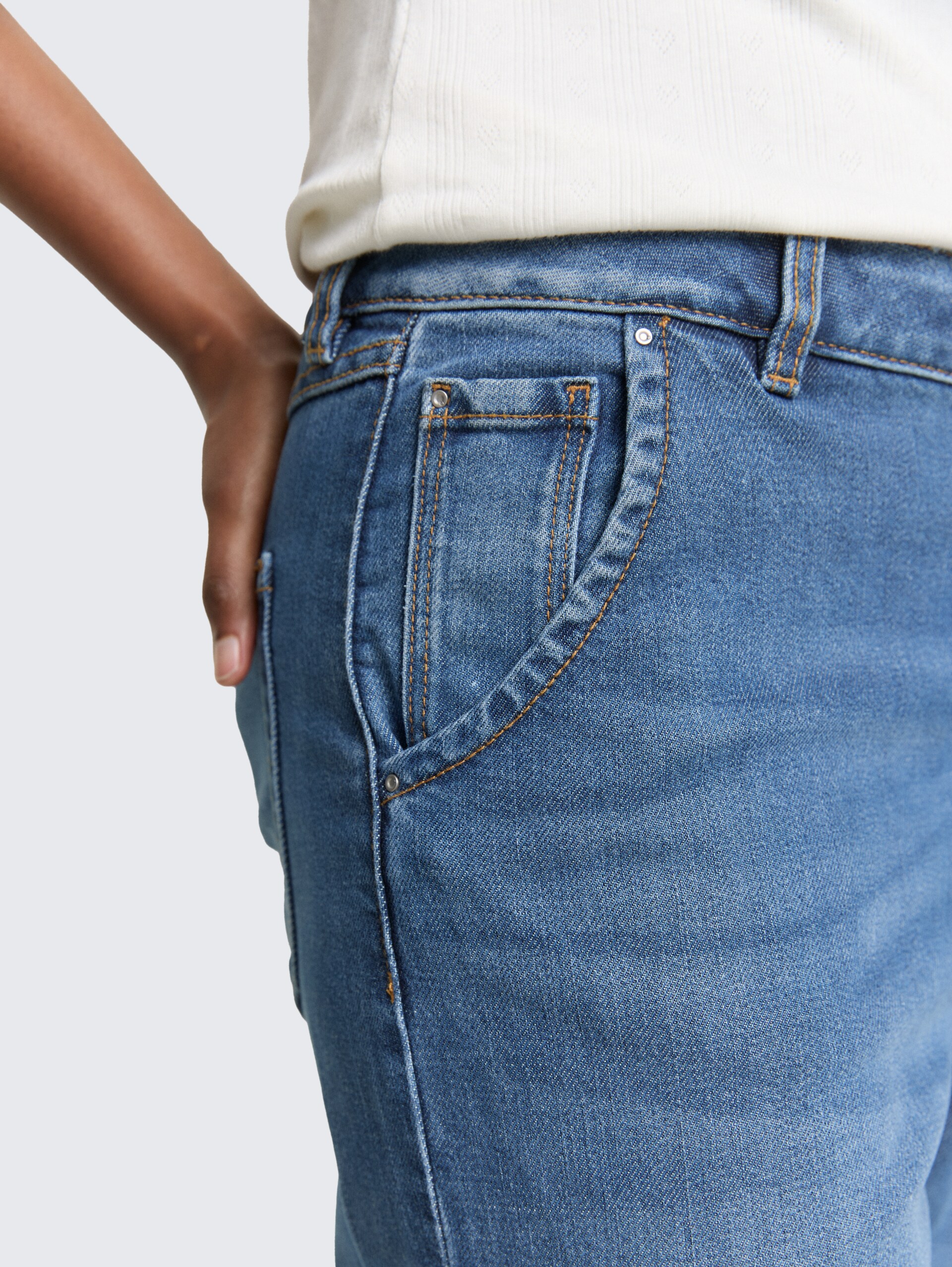 BARREL MOM Vintage Jeans - Used Mid Stone Blue Denim - Detail-Model-Ansicht