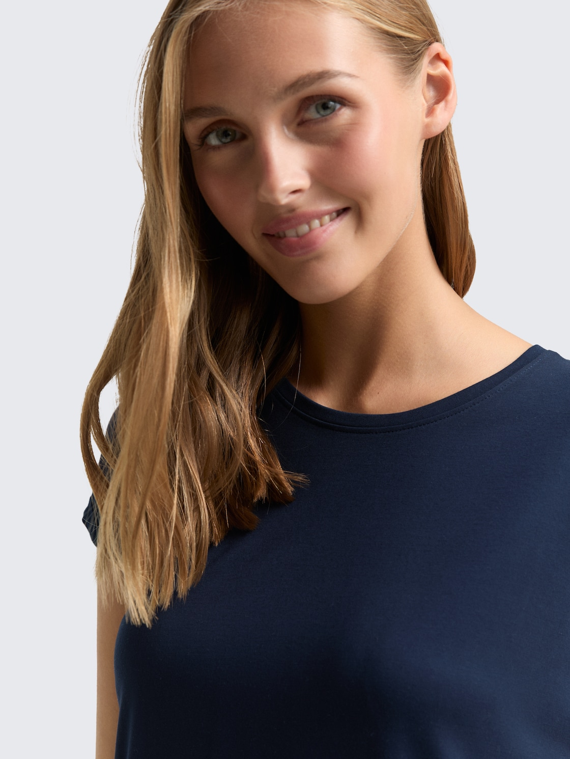 Loose Fit T-Shirt - sky captain blue - Detail-Model-Ansicht