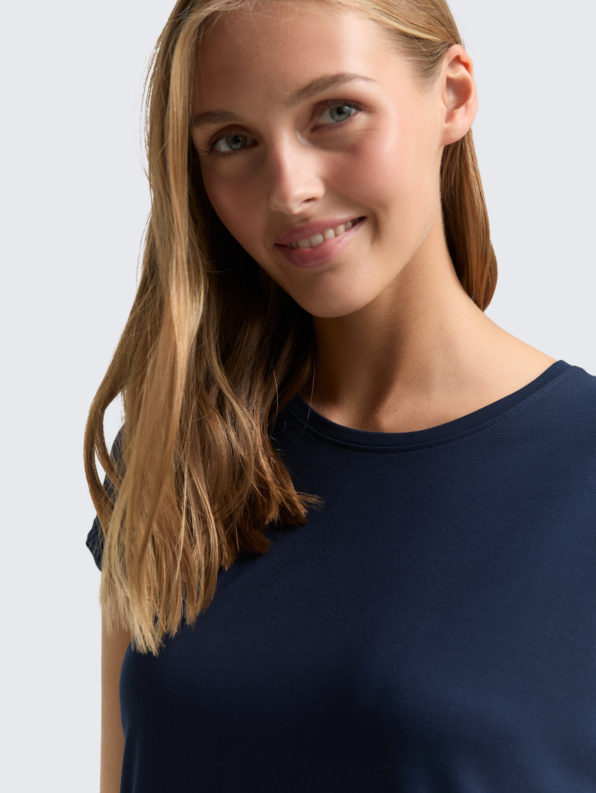 Loose Fit T-Shirt - sky captain blue - Detail-Model-Ansicht
