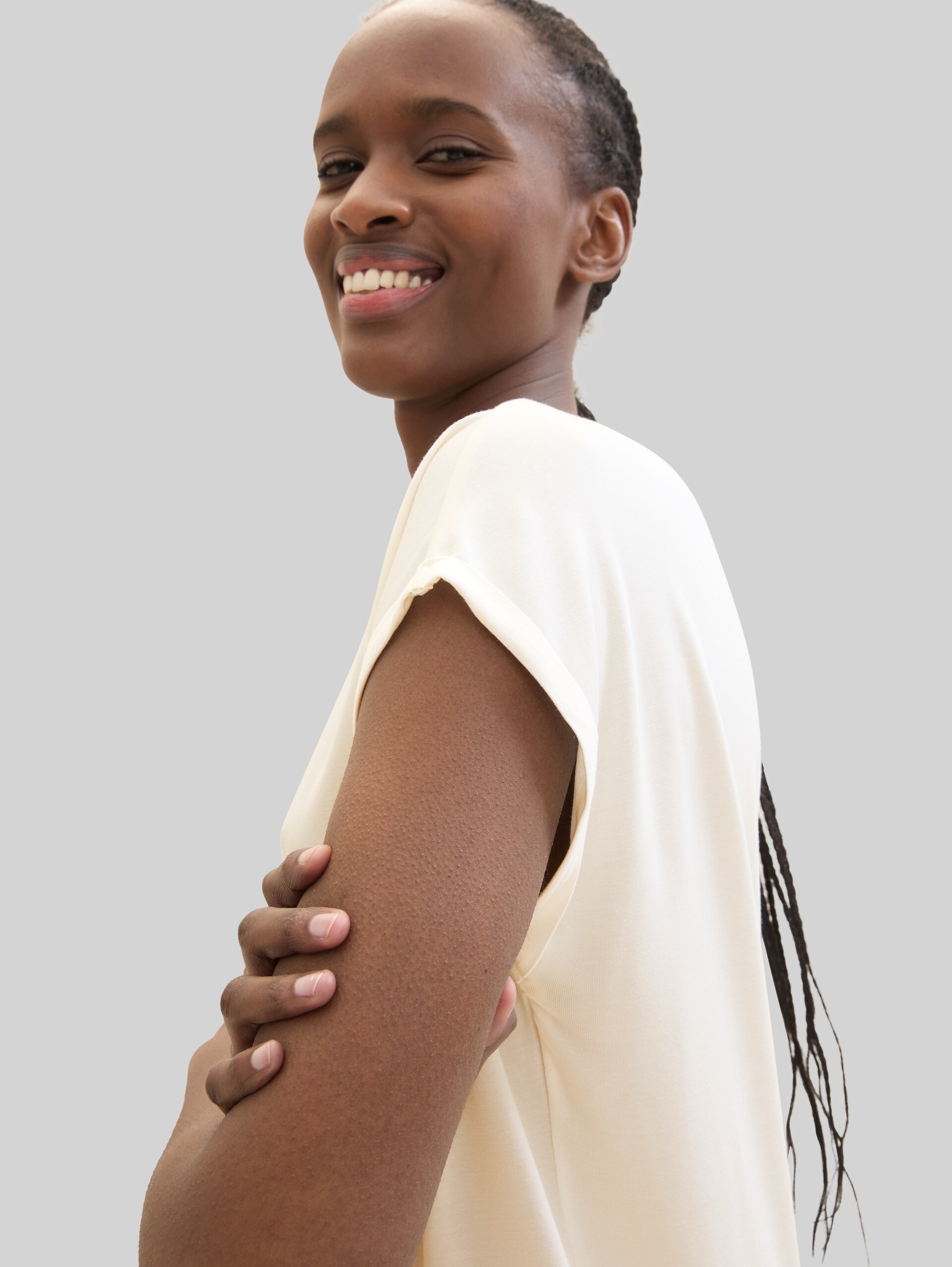 T-shirt met losse pasvorm - Off White - Detailaanzicht model