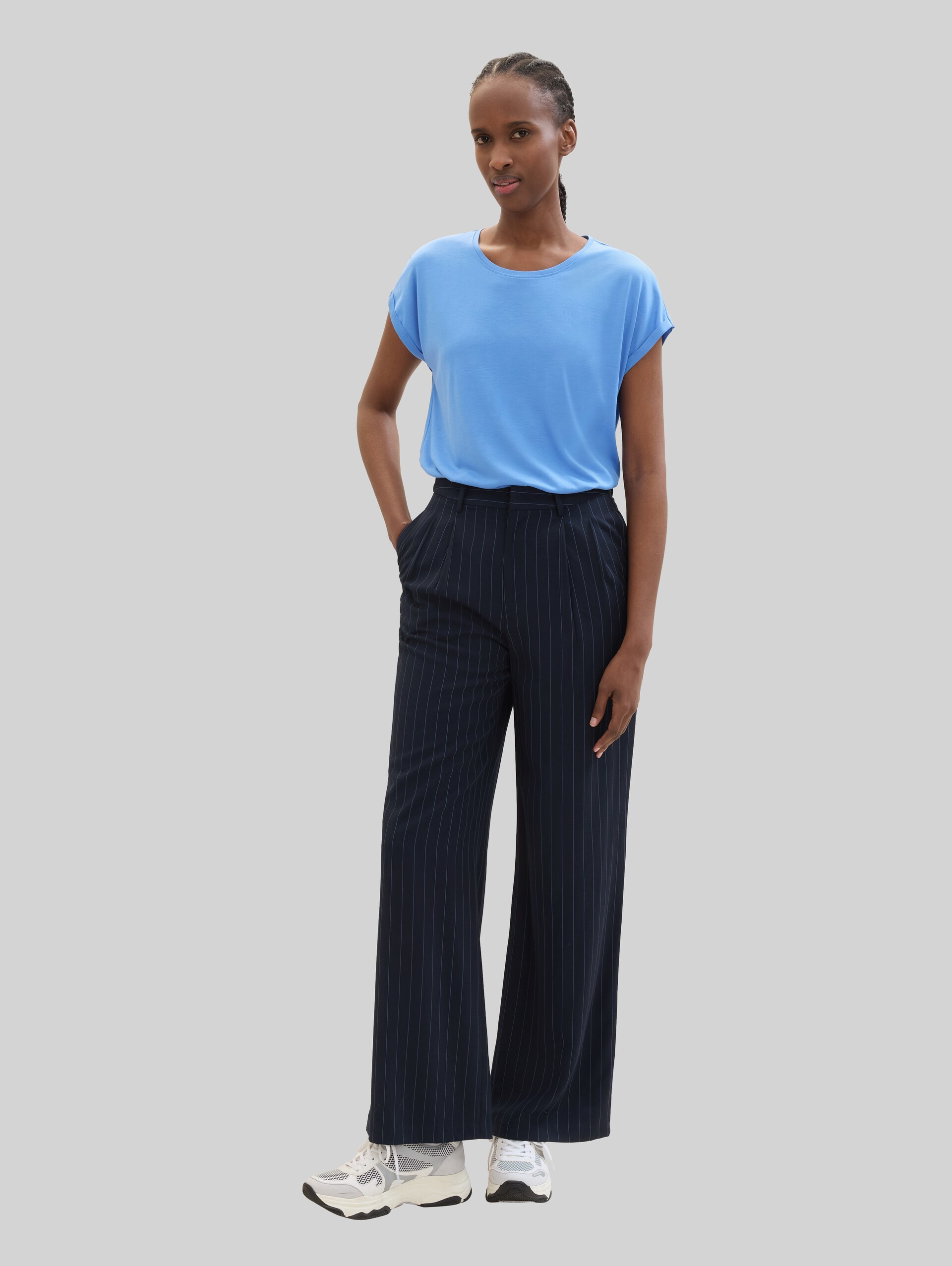 Loose Fit T-Shirt - sicilian blue - Model-Vorderansicht