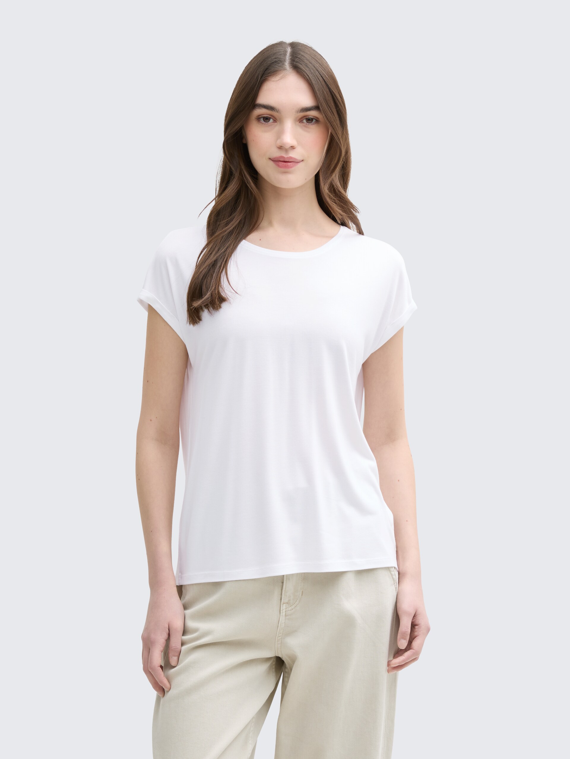 Loose Fit T-Shirt - White - Ausschnitt Model-Vorderansicht