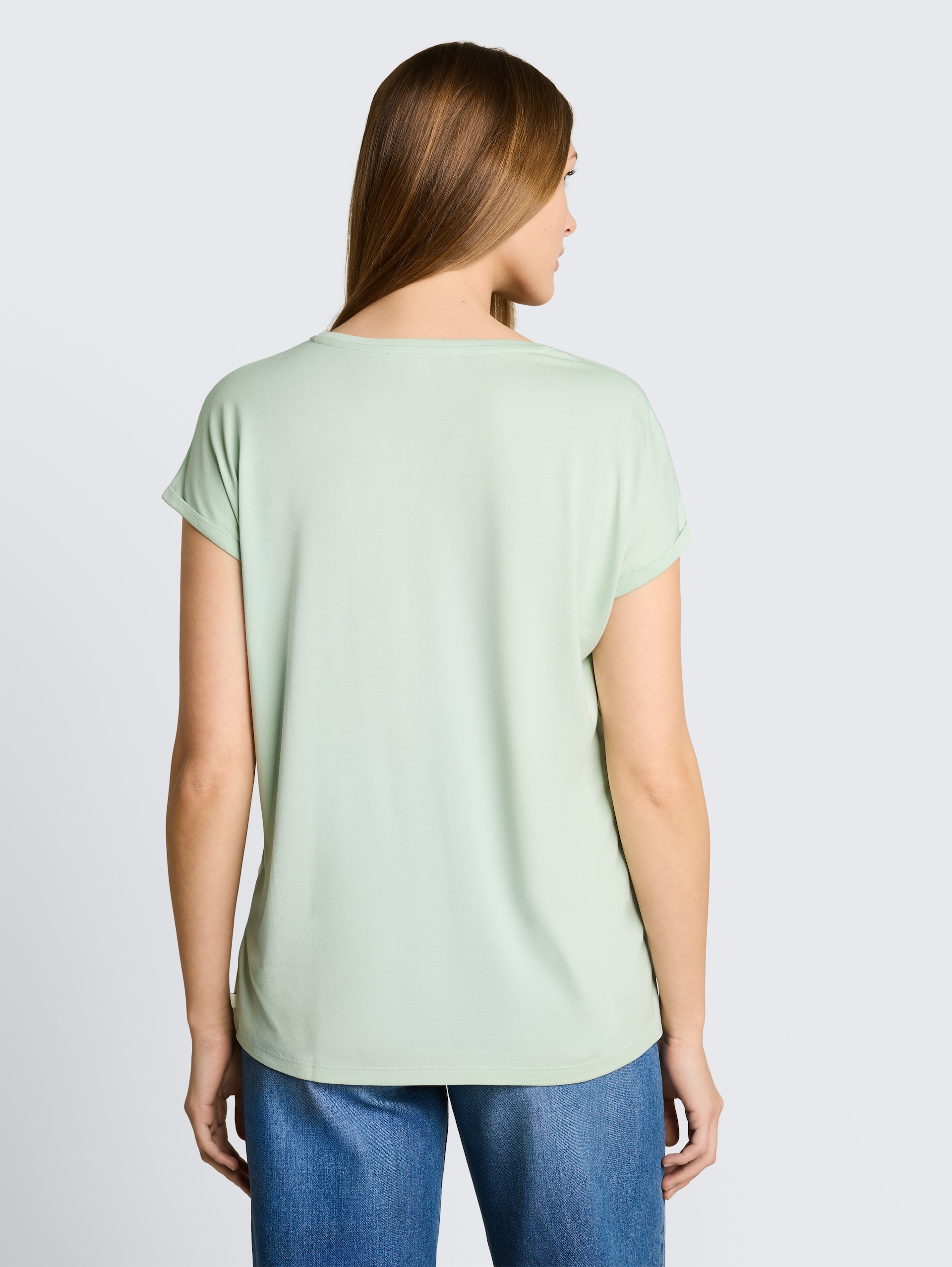 T-shirt met losse pasvorm - light matcha green - Neklijn model-achteraanzicht
