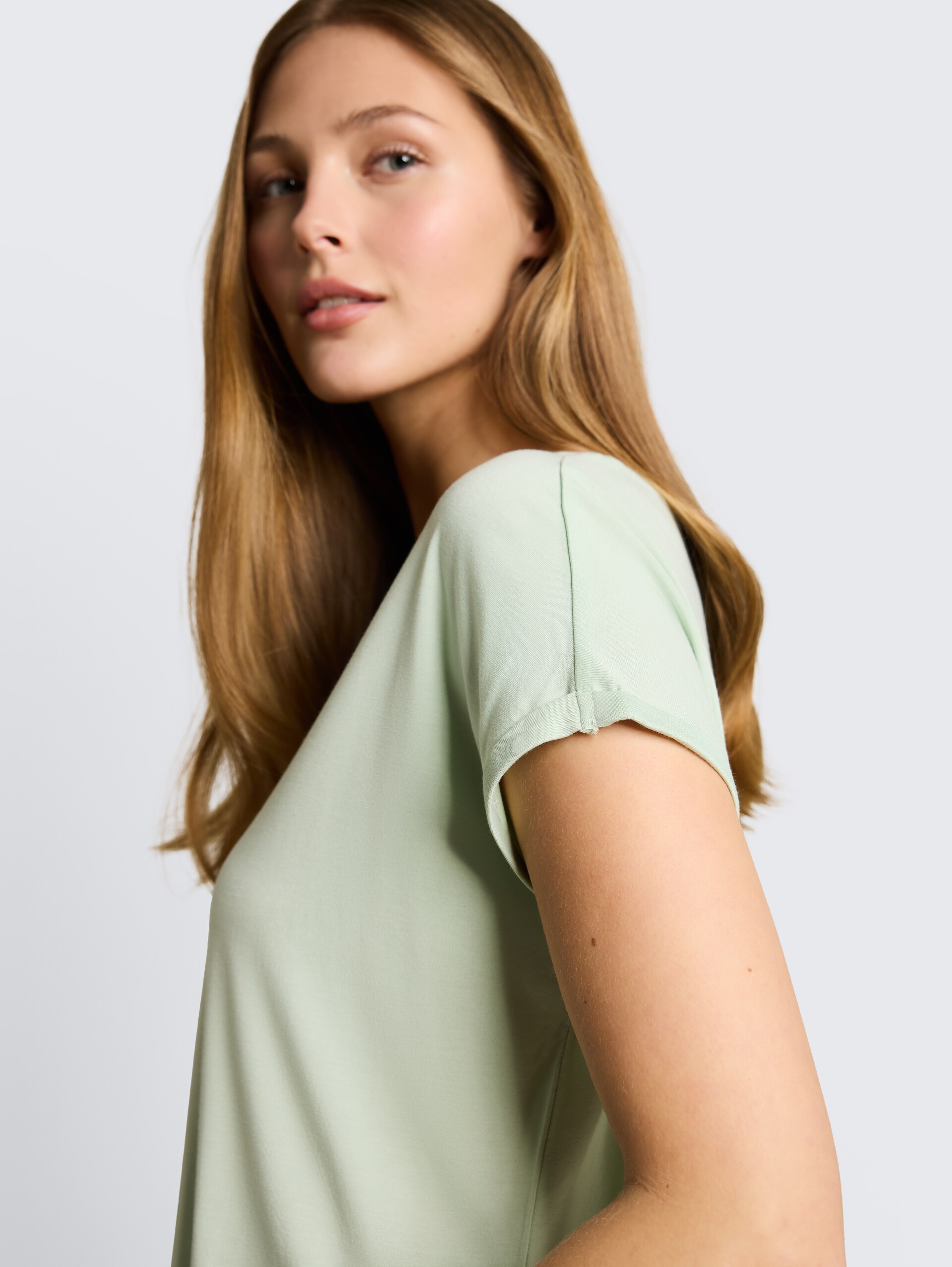 T-shirt met losse pasvorm - light matcha green - Detailaanzicht model