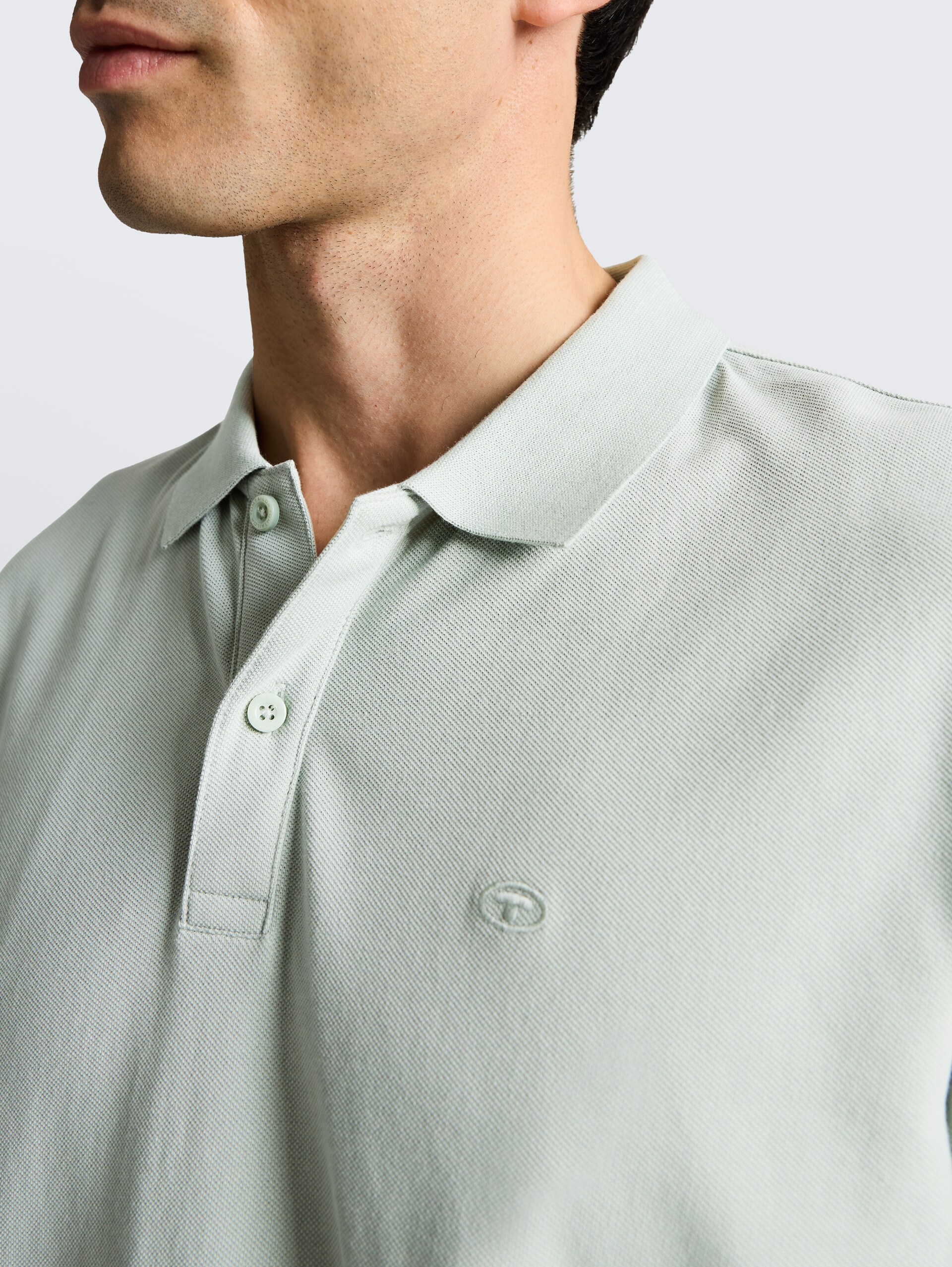Piqué Poloshirt mit Logo-Stickerei - soft greyish green