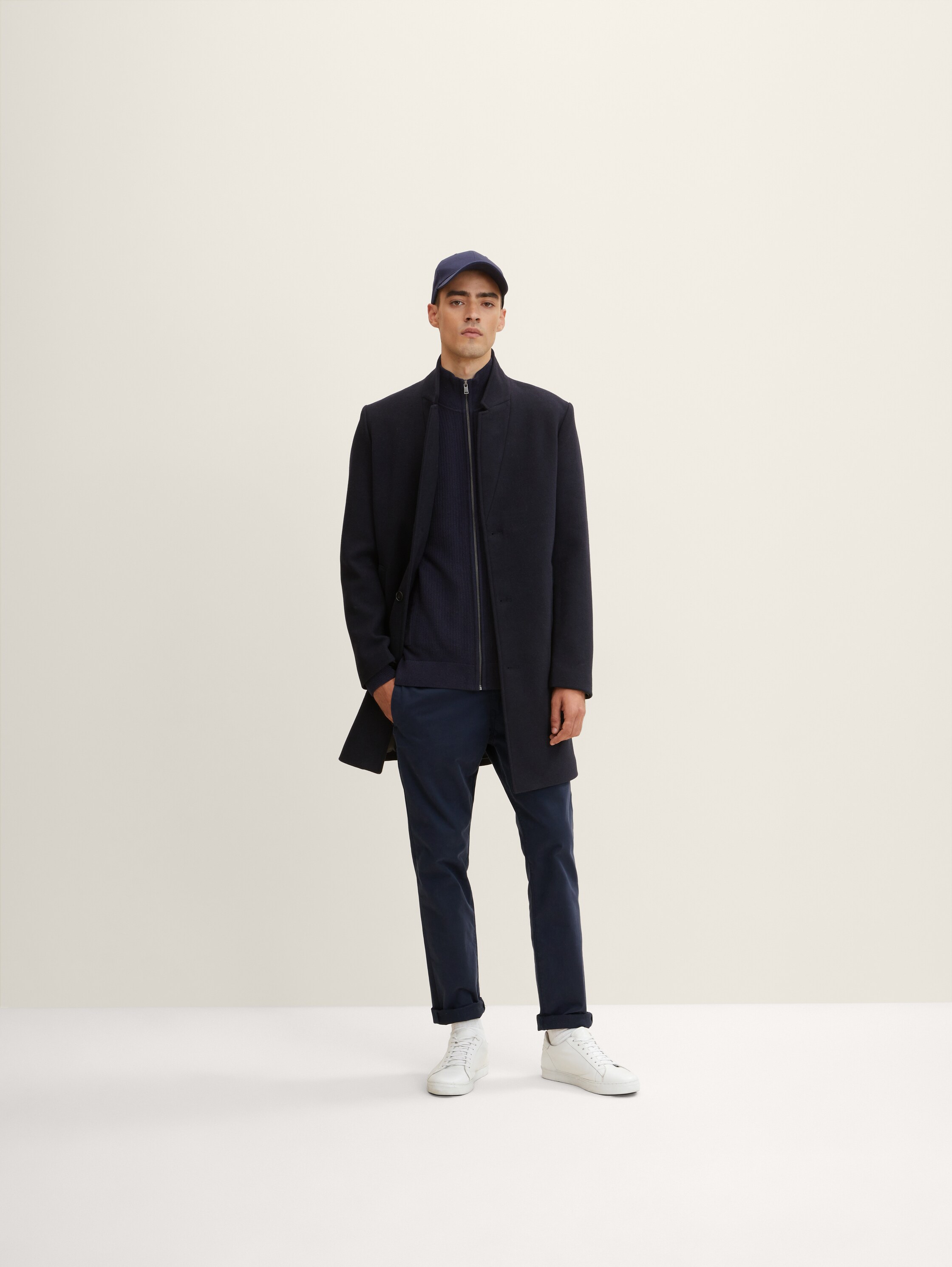 Strickjacke - Knitted Navy Melange - Model-Vorderansicht